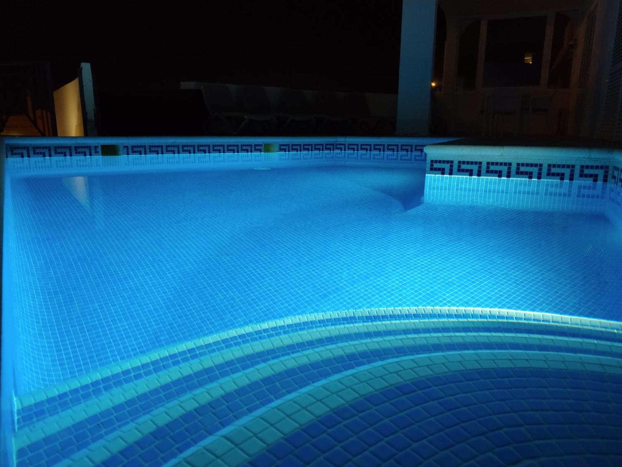 Beautiful - 4 Bedrooms, Heated Pool, Fibre Net, 2 Priv Car Park Places, Tv Channels