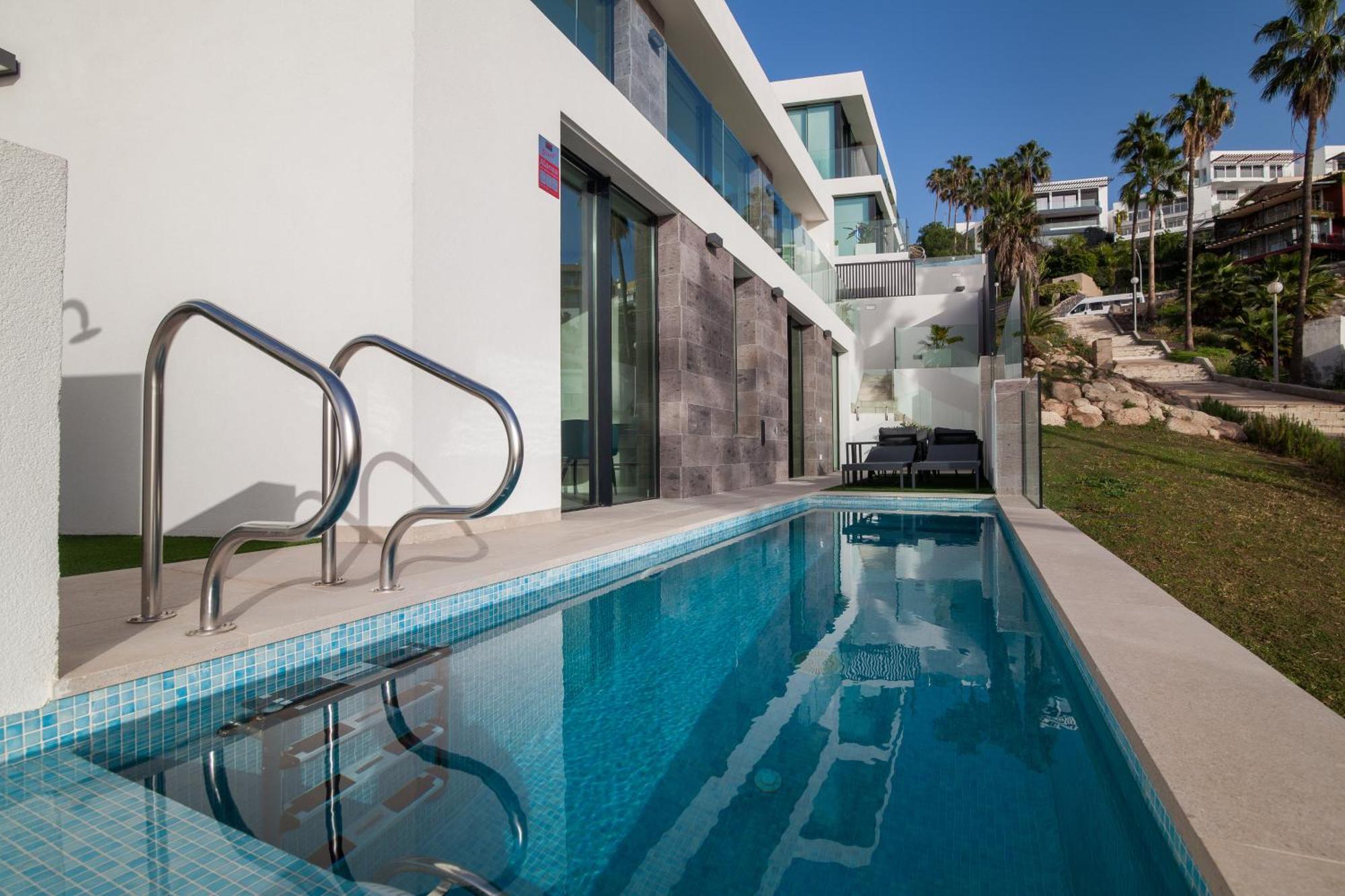 200m² New D With Private, Heated Pool And Amazing Ocean View.