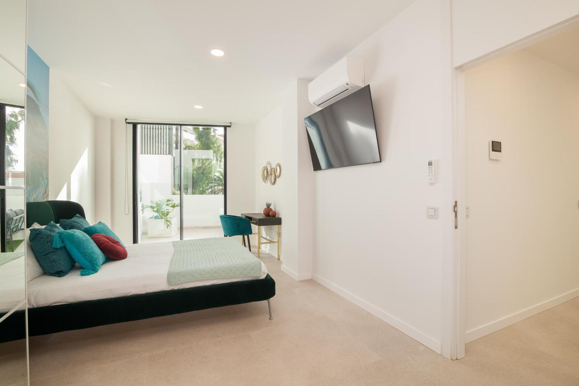 200m² New D With Private, Heated Pool And Amazing Ocean View.