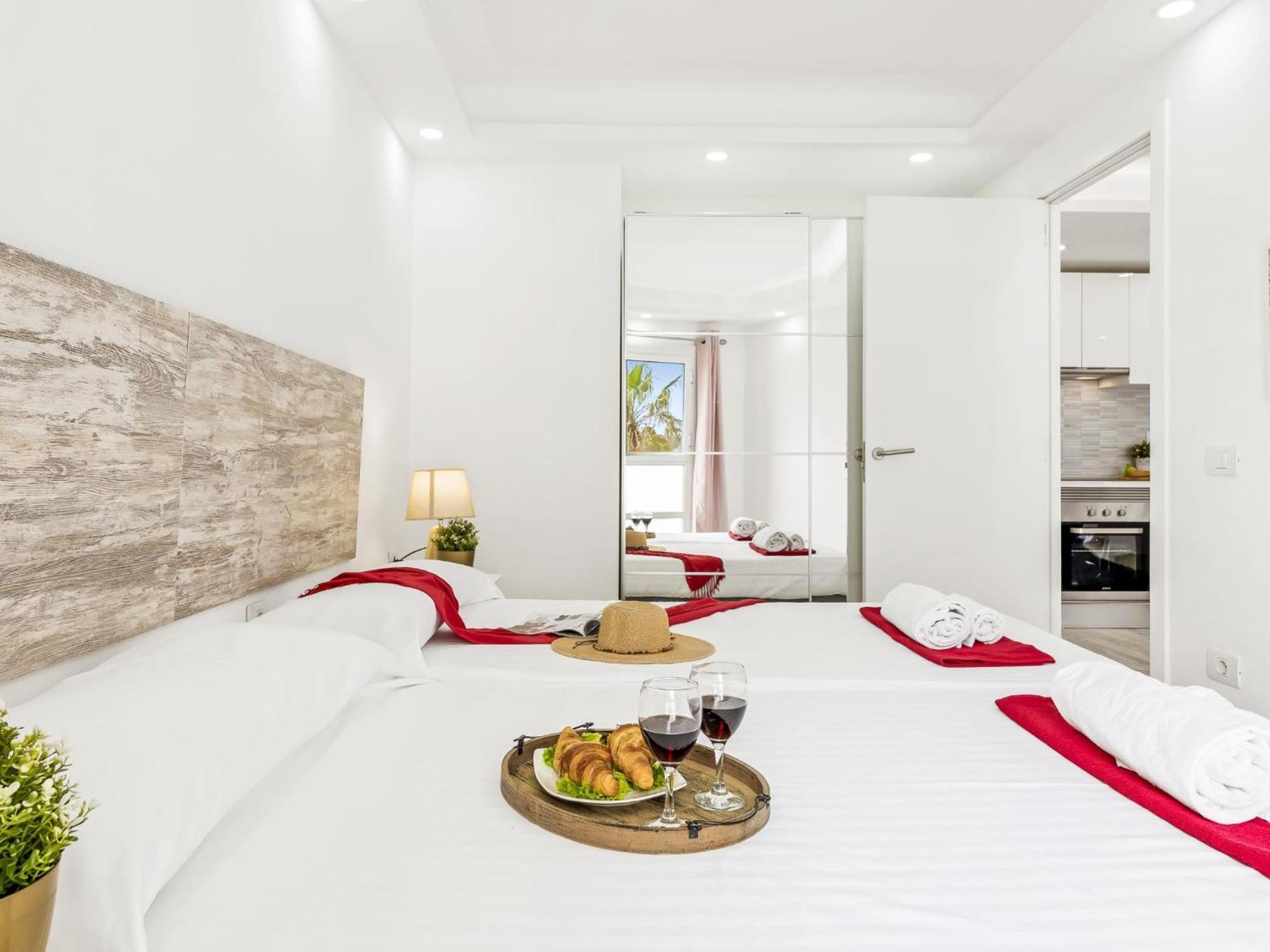 3e. Charming In Americas * Playa de las Americas (Tenerife)