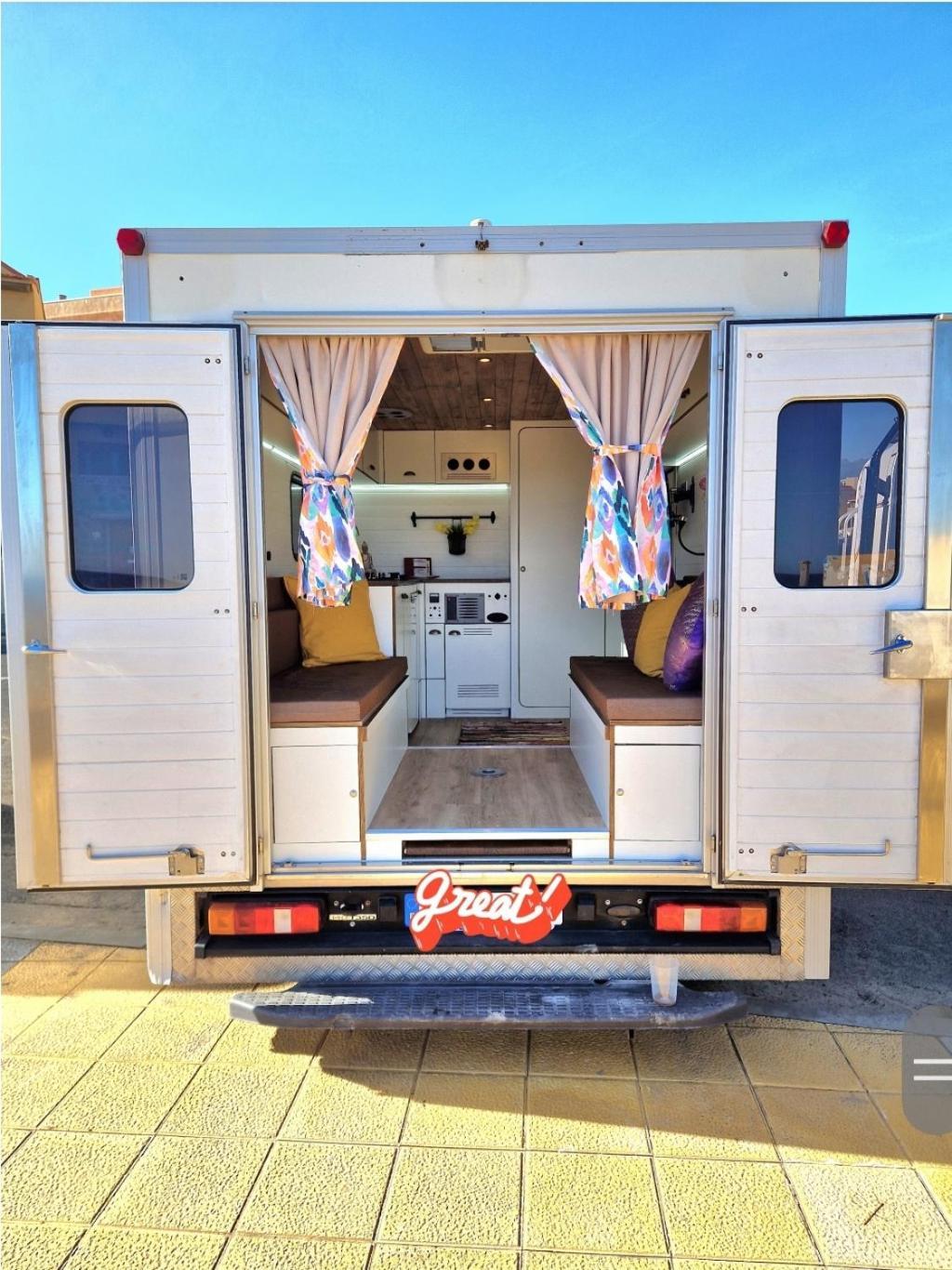 Camper Estatico Solo Para Alojar En El Frente Del Mar *