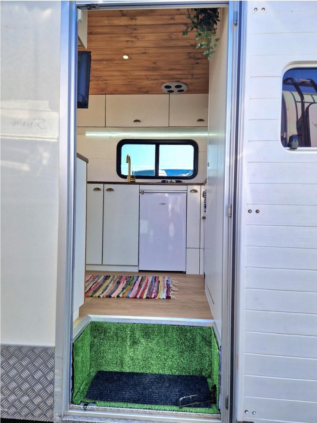 Camping Camper Estatico Solo Para Alojar En El Frente Del Mar La Tejita