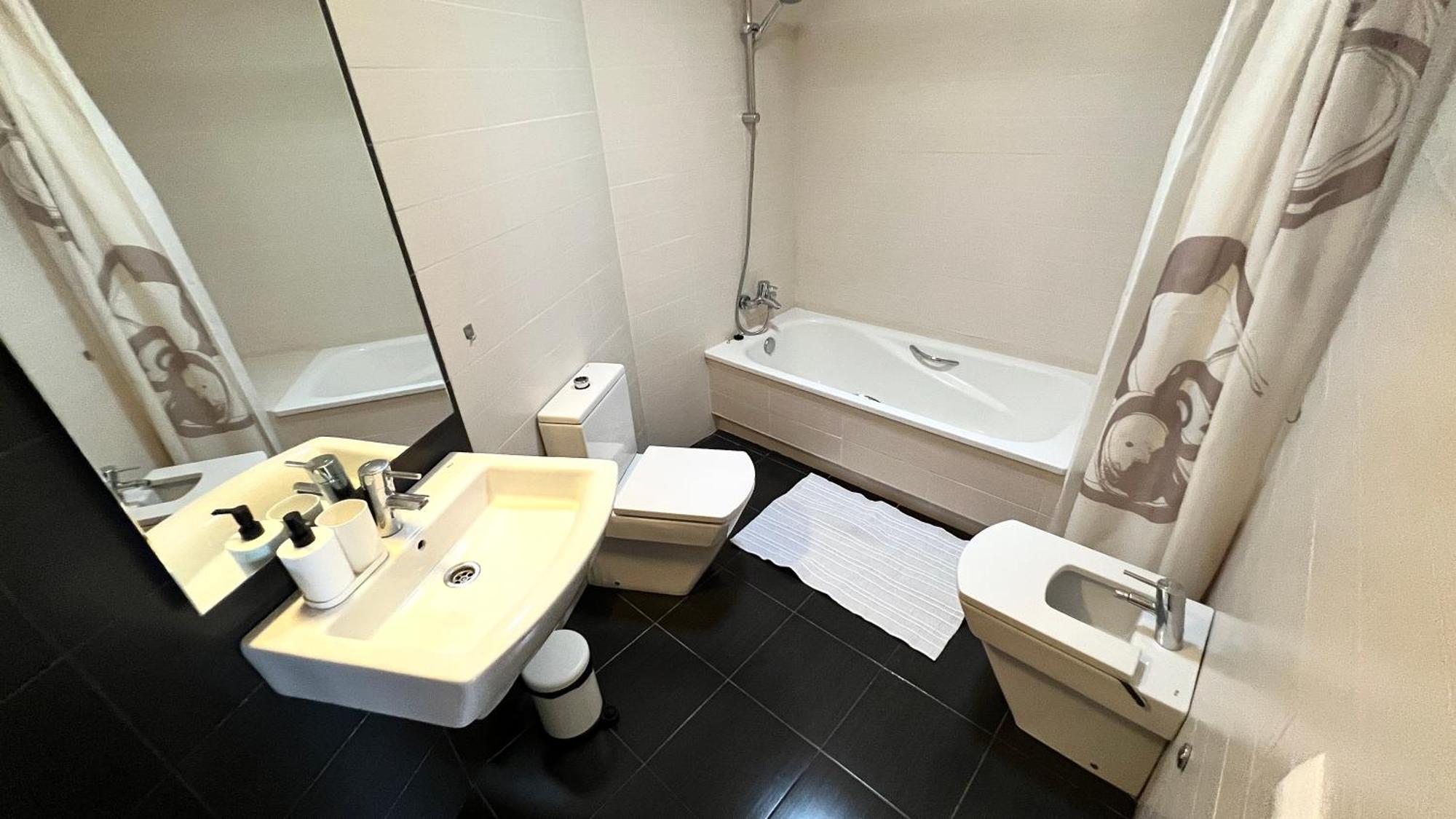 Ocean View Two Bedroom Apartment *