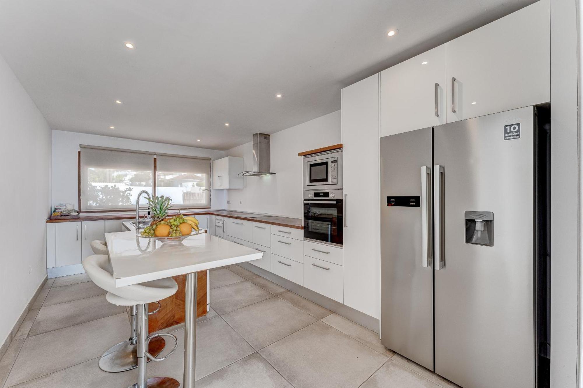 Fabulous Contemporary 5 Bedroom With Private Heated Pool, Sleeps Max 13 Villa *