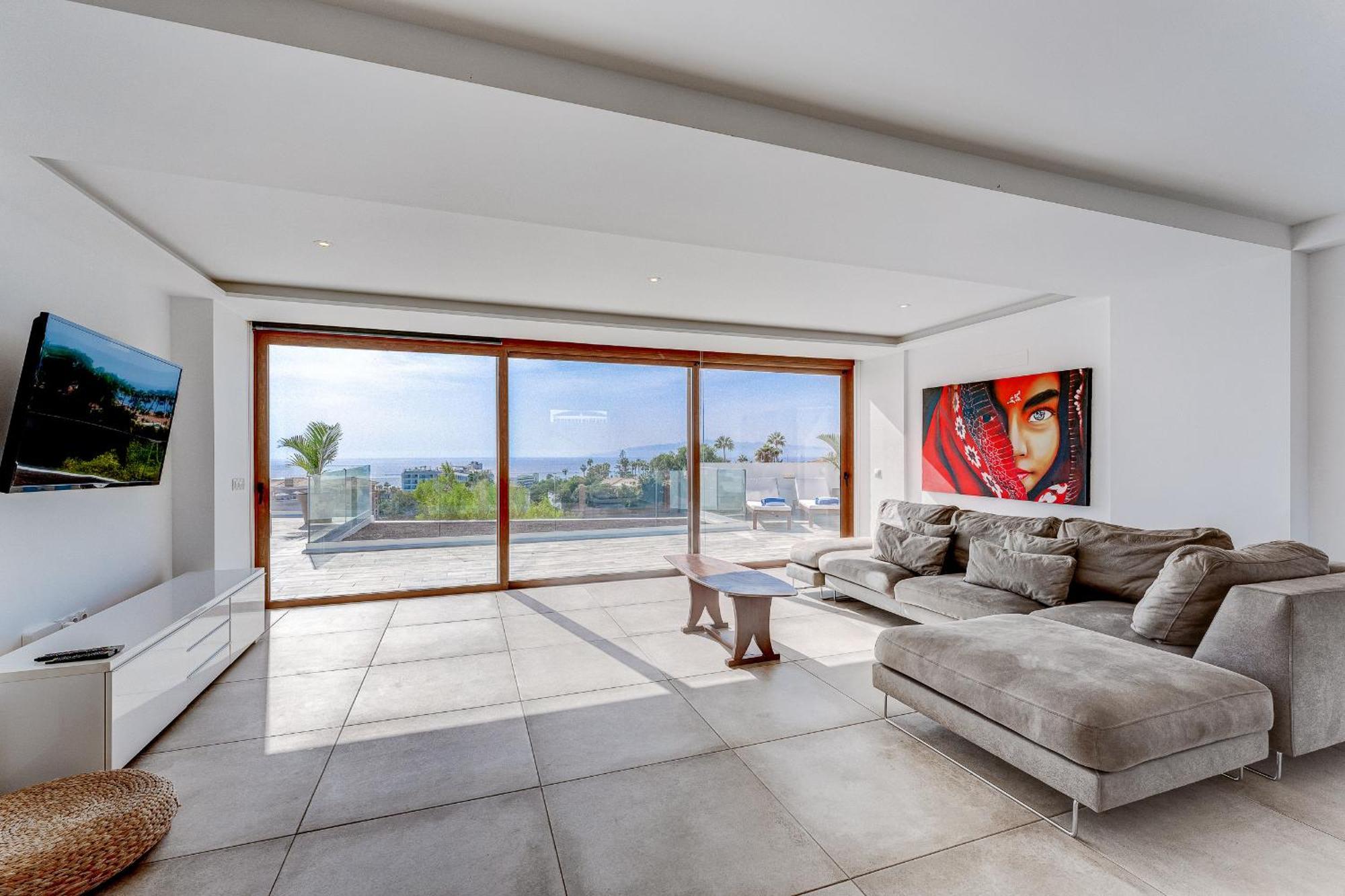Fabulous Contemporary 5 Bedroom With Private Heated Pool, Sleeps Max 13 Villa Callao Salvaje