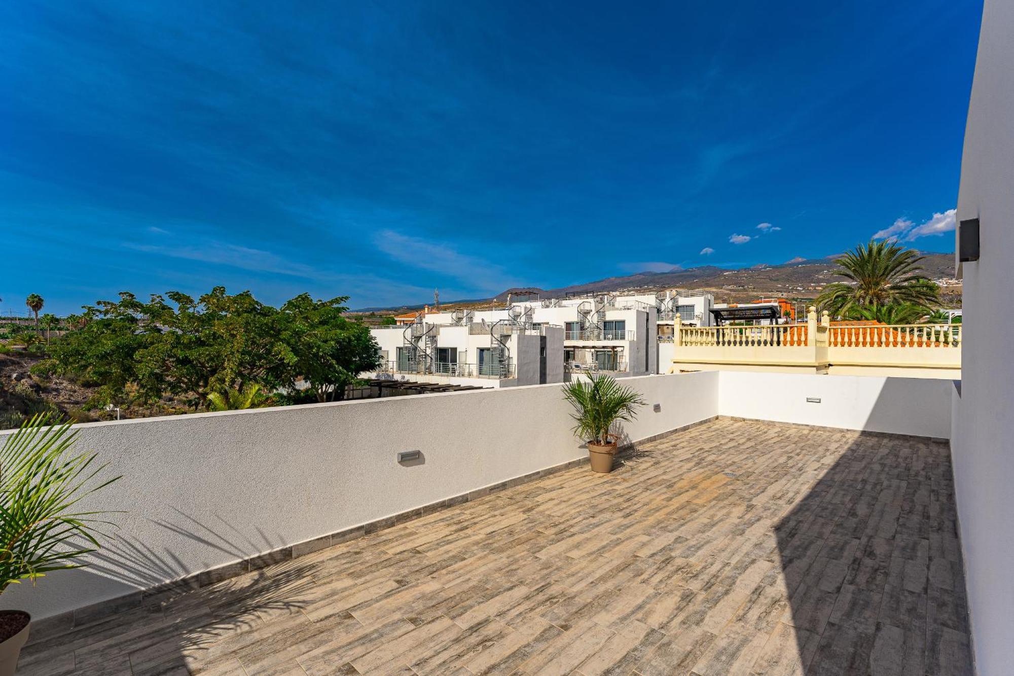 Fabulous Contemporary 5 Bedroom With Private Heated Pool, Sleeps Max 13 Callao Salvaje