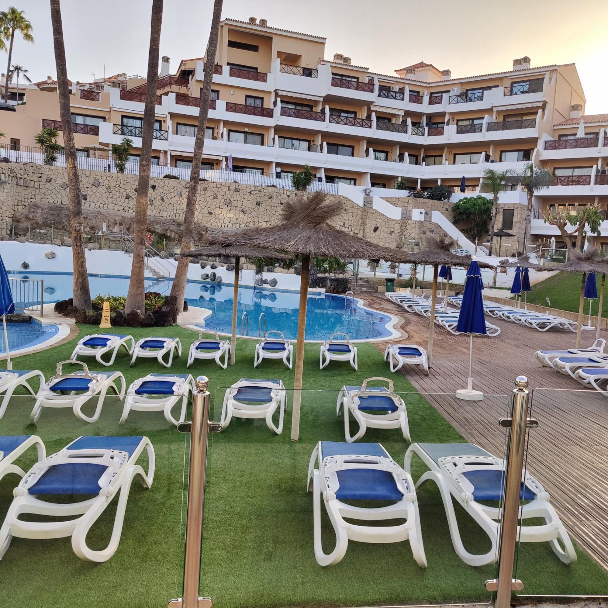 One Bed Ground Floor Pool View Apartamento