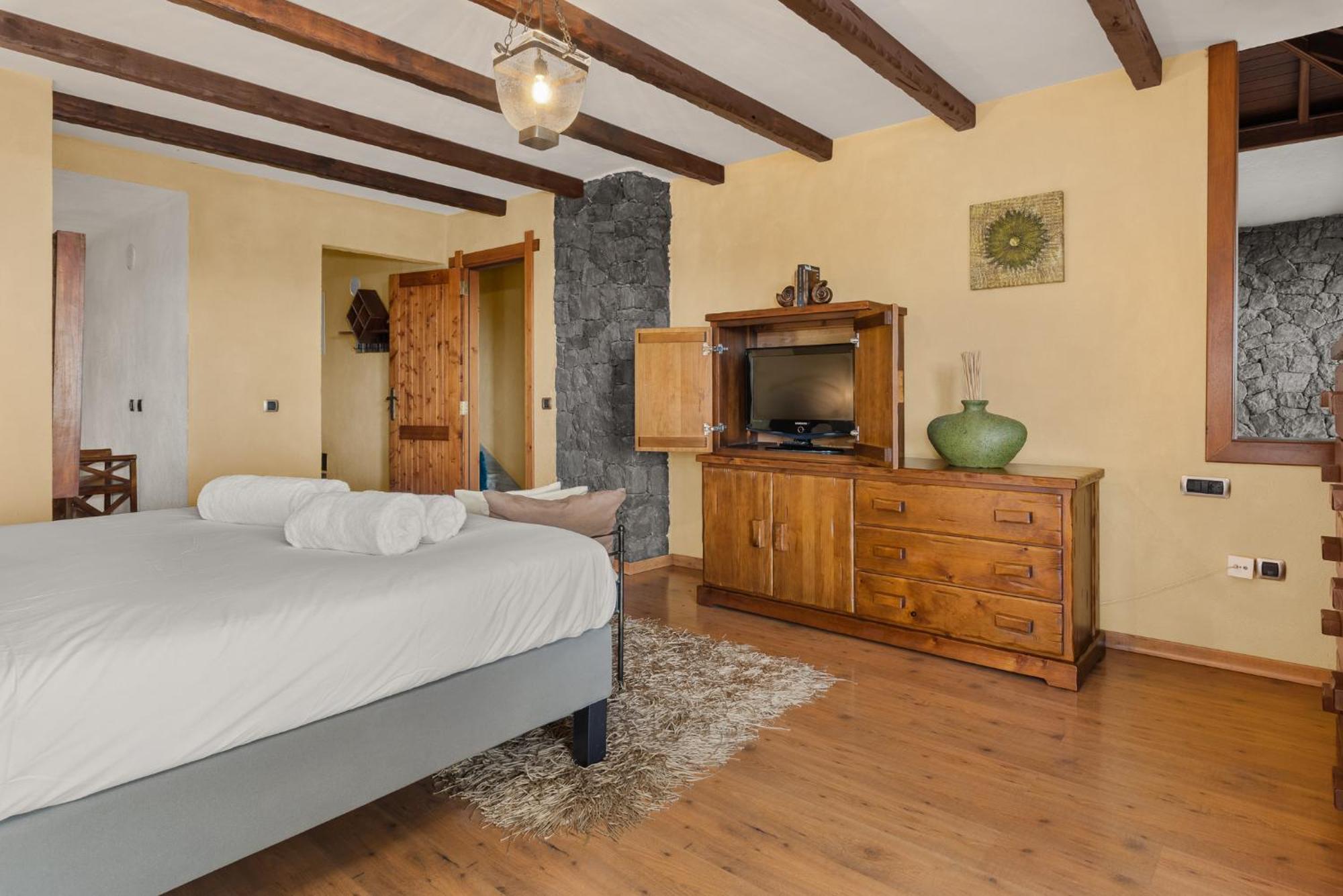 Karat Kanaria Villa *