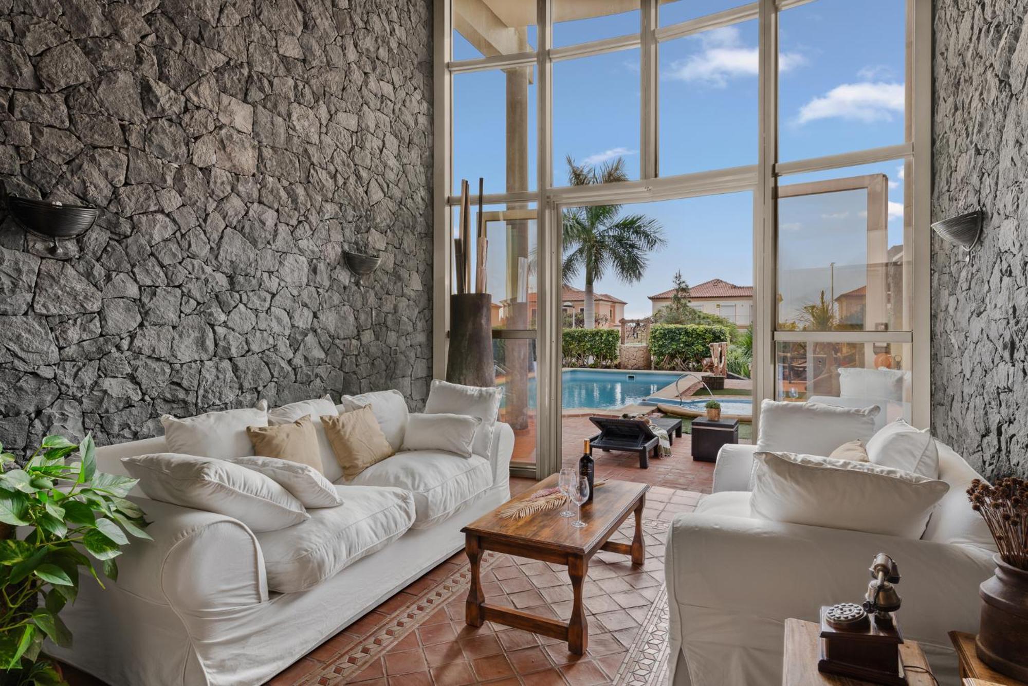 Karat Kanaria Villa *