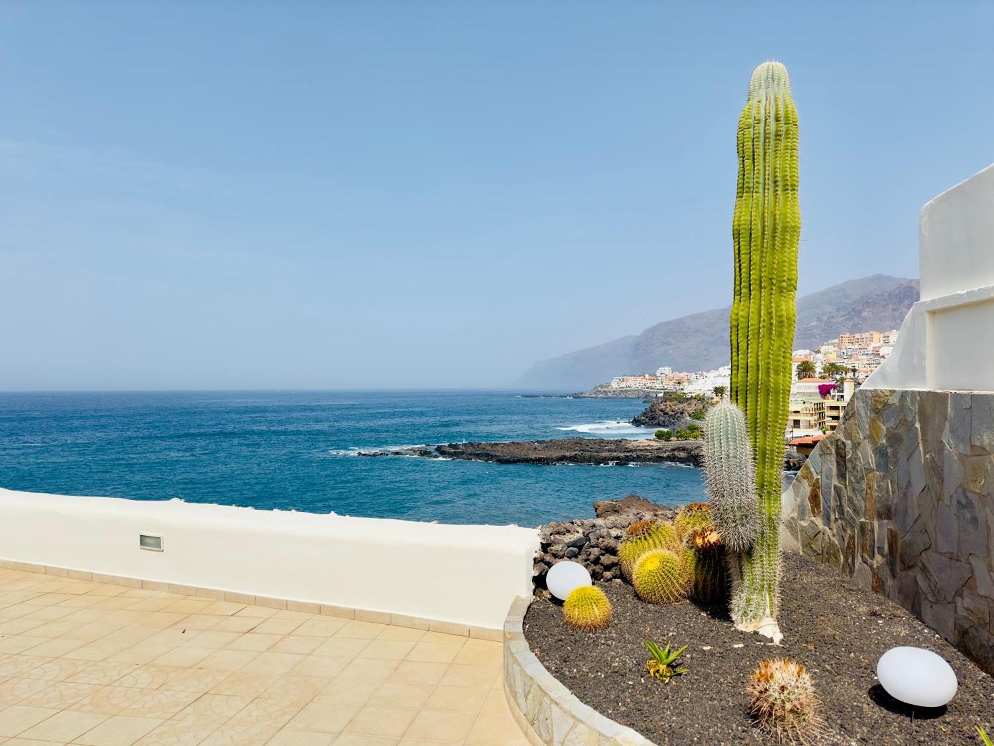 Beachfront And Pool Villa *