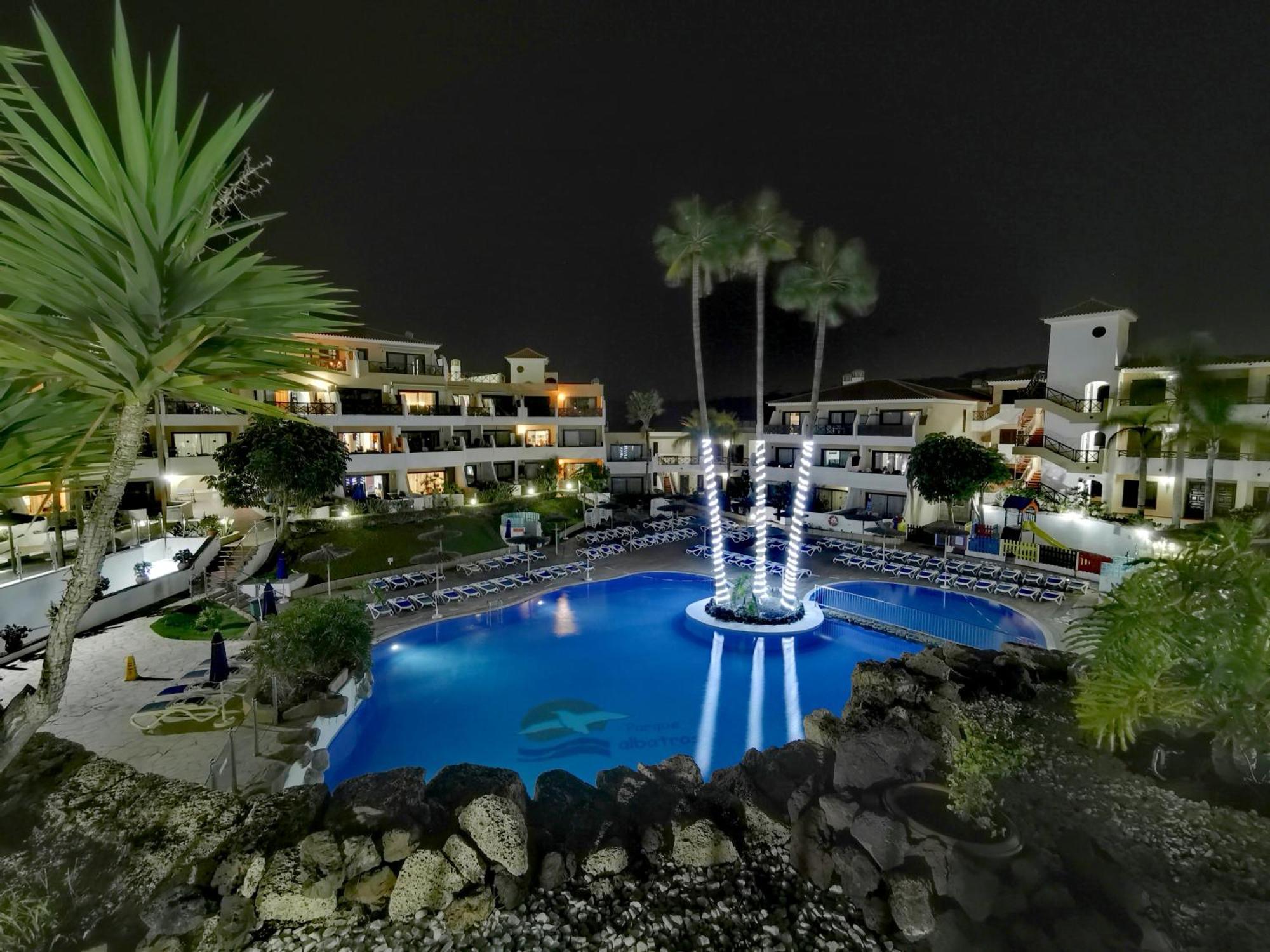 Strelitzia - Ocean View & Heated Pool Apartamento San Miguel de Abona