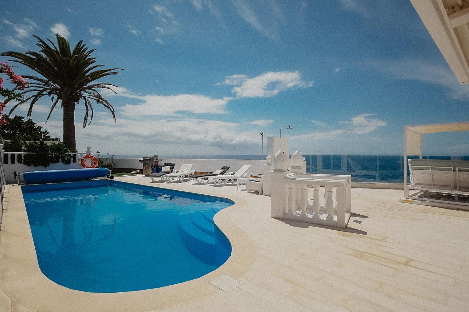 Villa Blanca Callao Salvaje