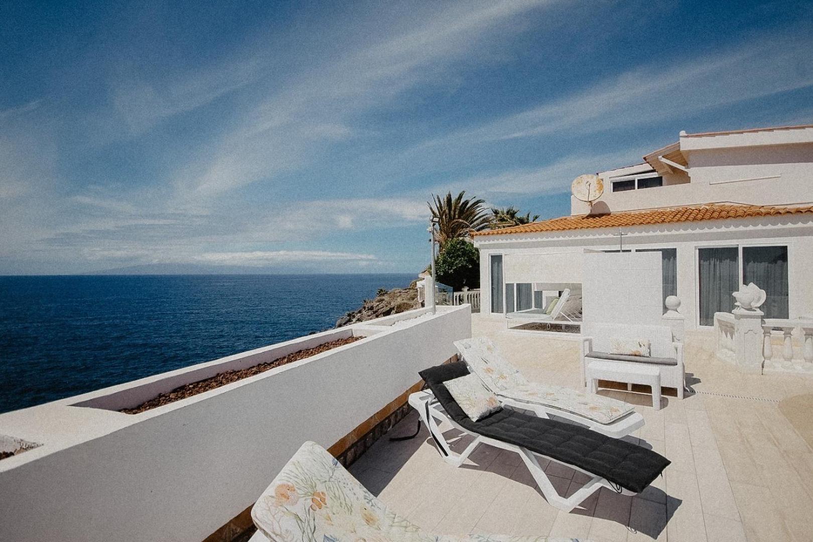 Blanca Villa *