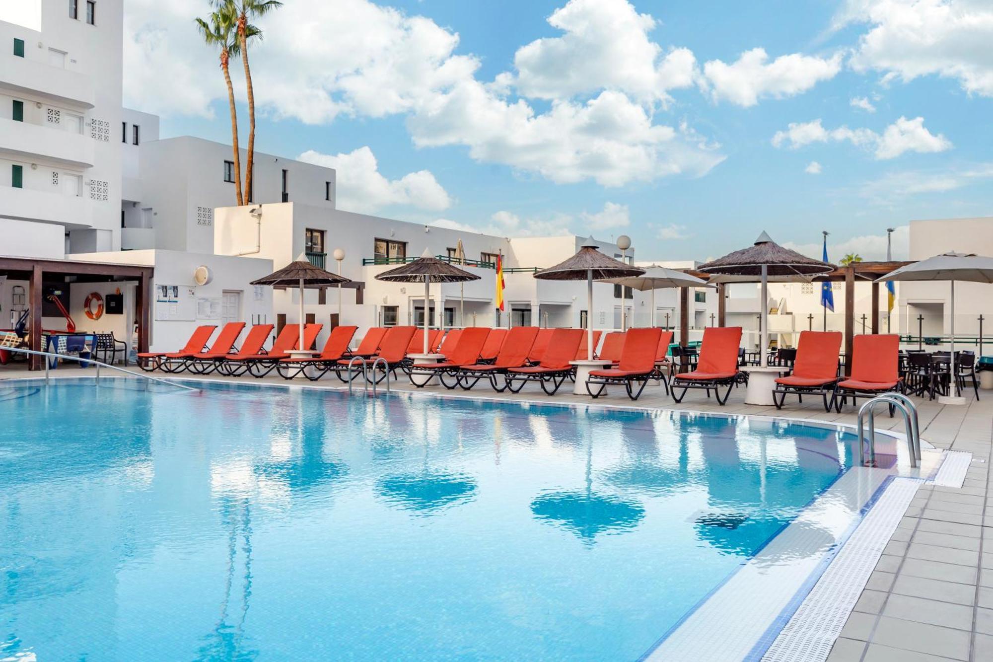 Sunset Bay Club Aparthotel 3*