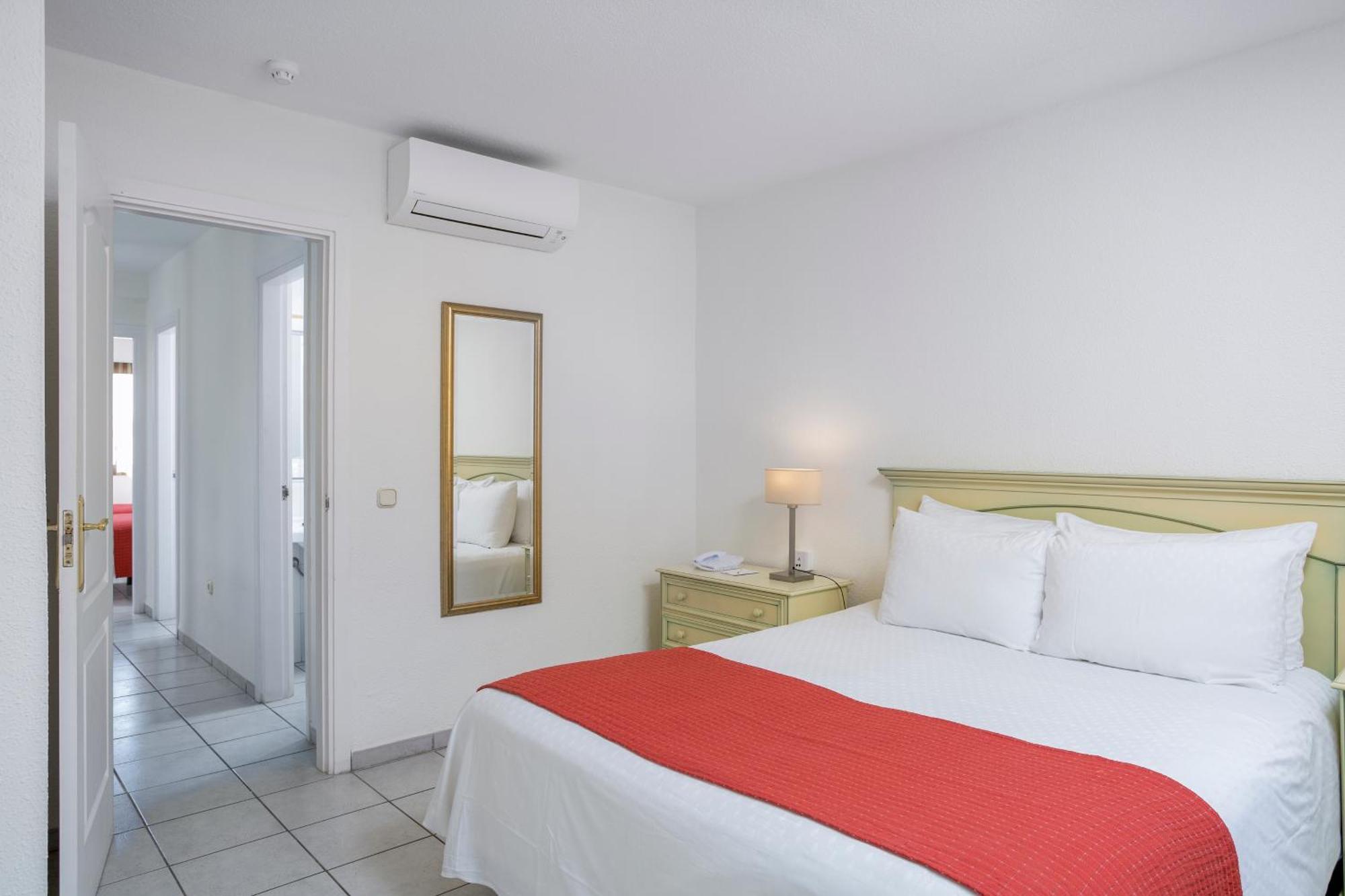 Sunset Bay Club Aparthotel 3*