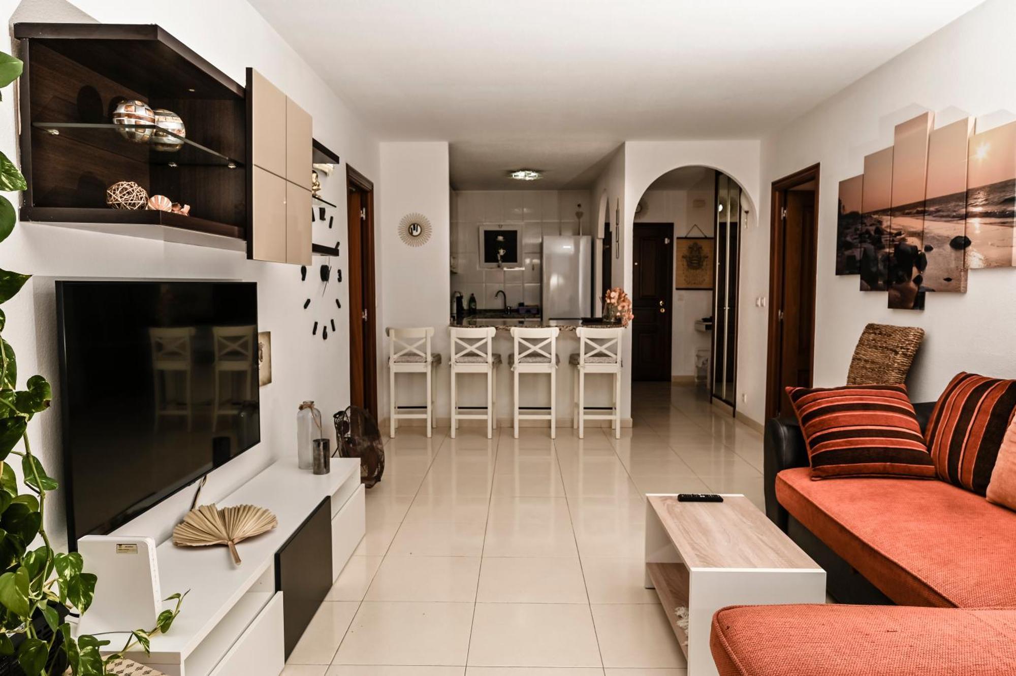 Cozy 2 Bedroom In Apartment