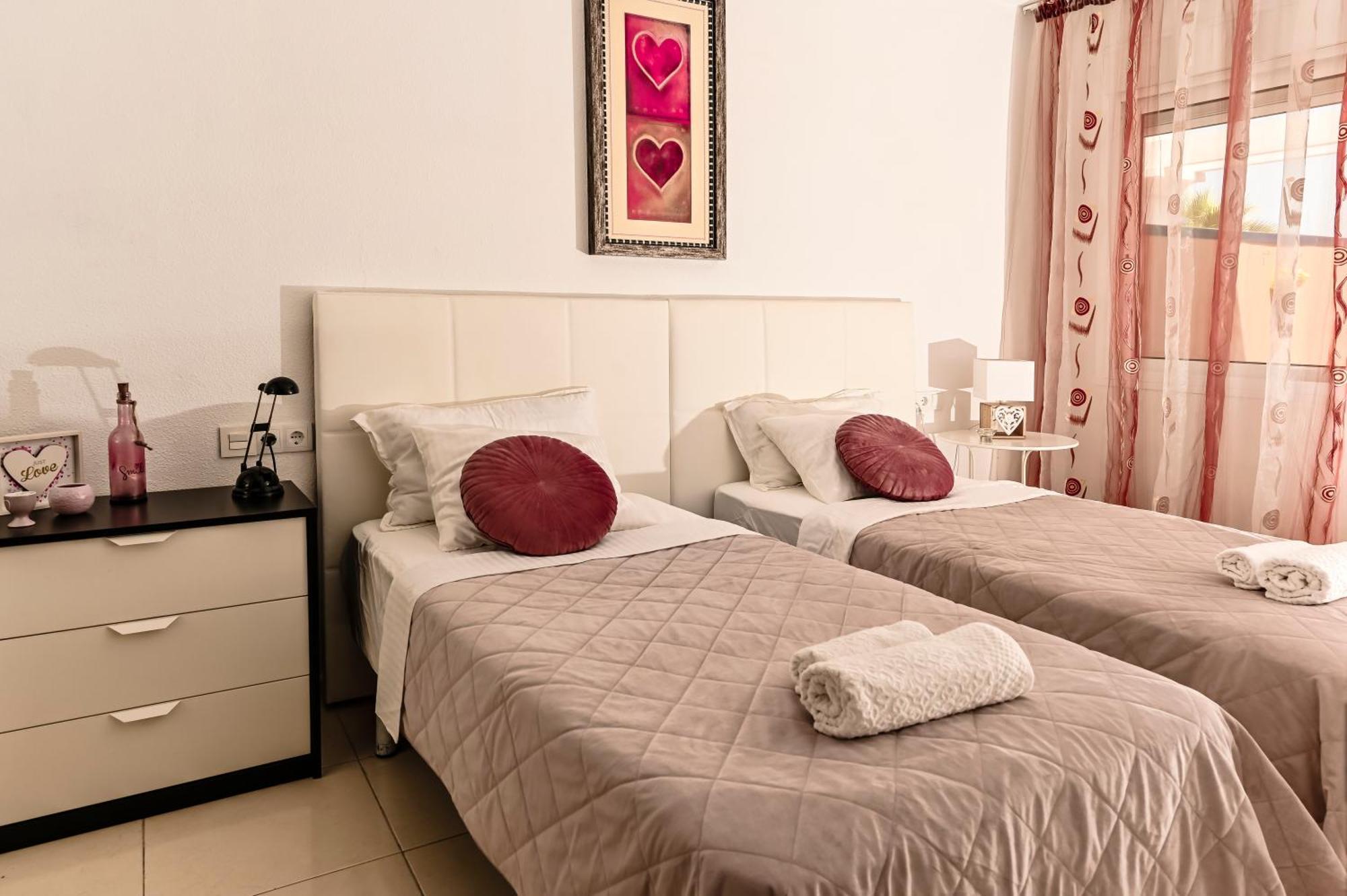 Cozy 2 Bedroom In *