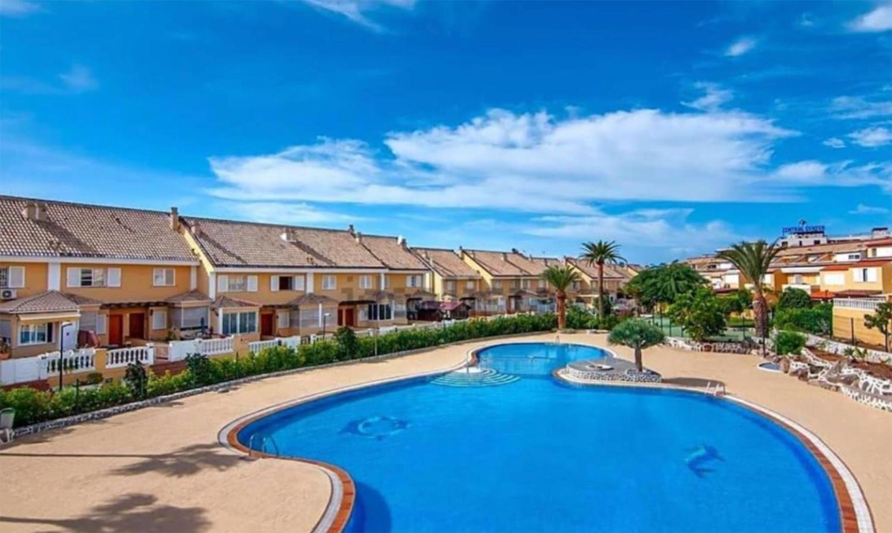 4-room House Americas, Vistas *