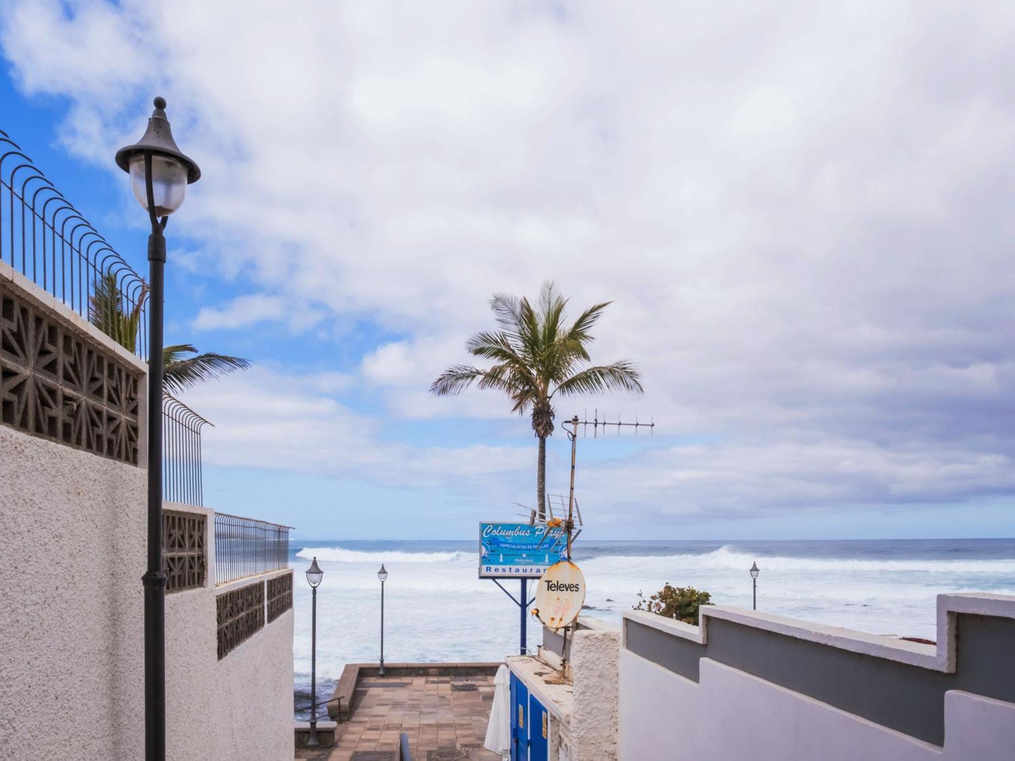 Live Punta Columbus Pool & Front Punta Del Hidalgo