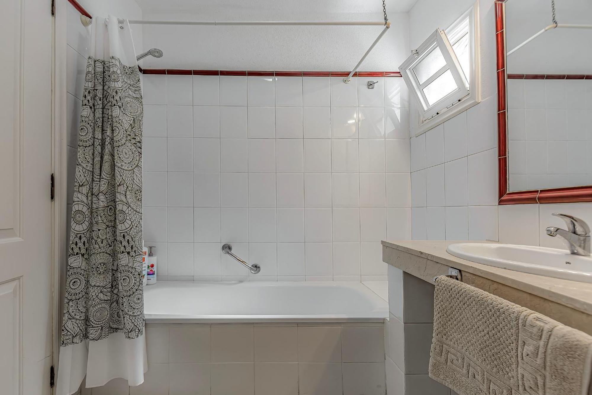 Apartamento Spacious 2 Bedroom Tenerife South