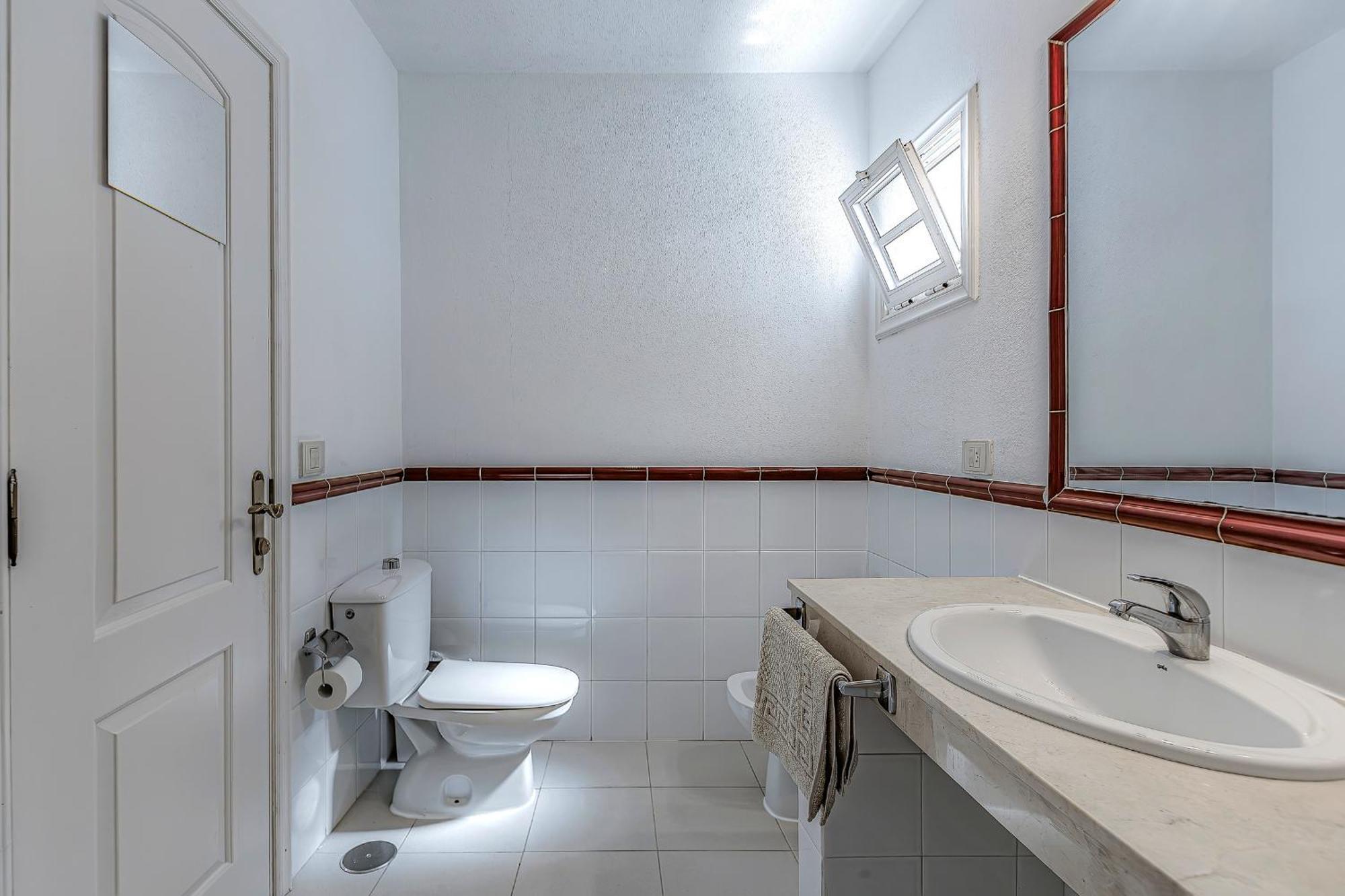 Spacious 2 Bedroom Tenerife South Apartamento Costa Adeje (Tenerife)