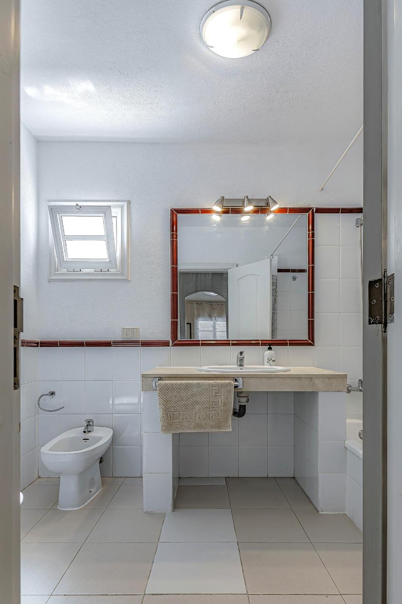 Spacious 2 Bedroom Tenerife South Apartamento *