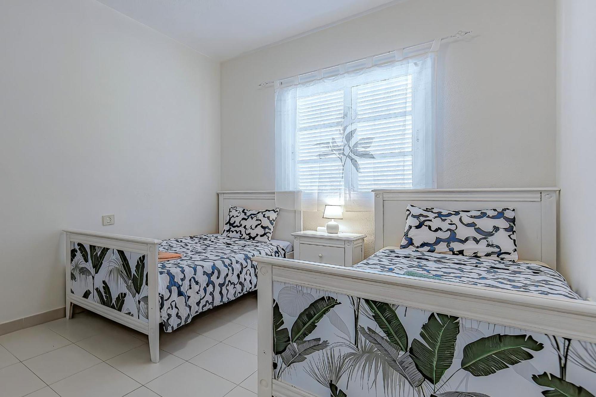 Spacious 2 Bedroom Tenerife South * Costa Adeje (Tenerife)