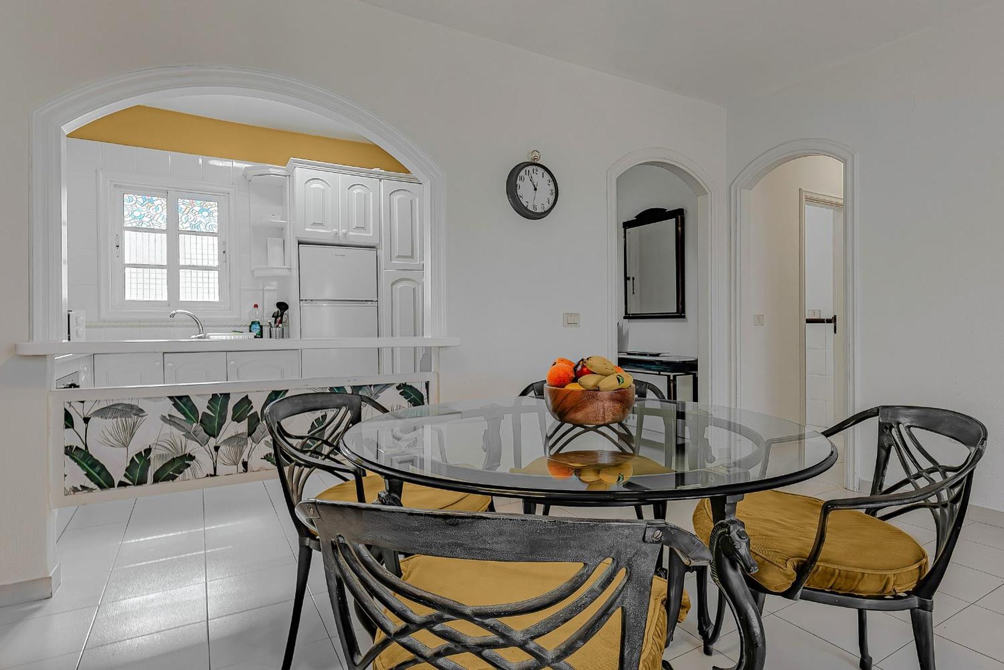Spacious 2 Bedroom Tenerife South Apartamento Costa Adeje (Tenerife)