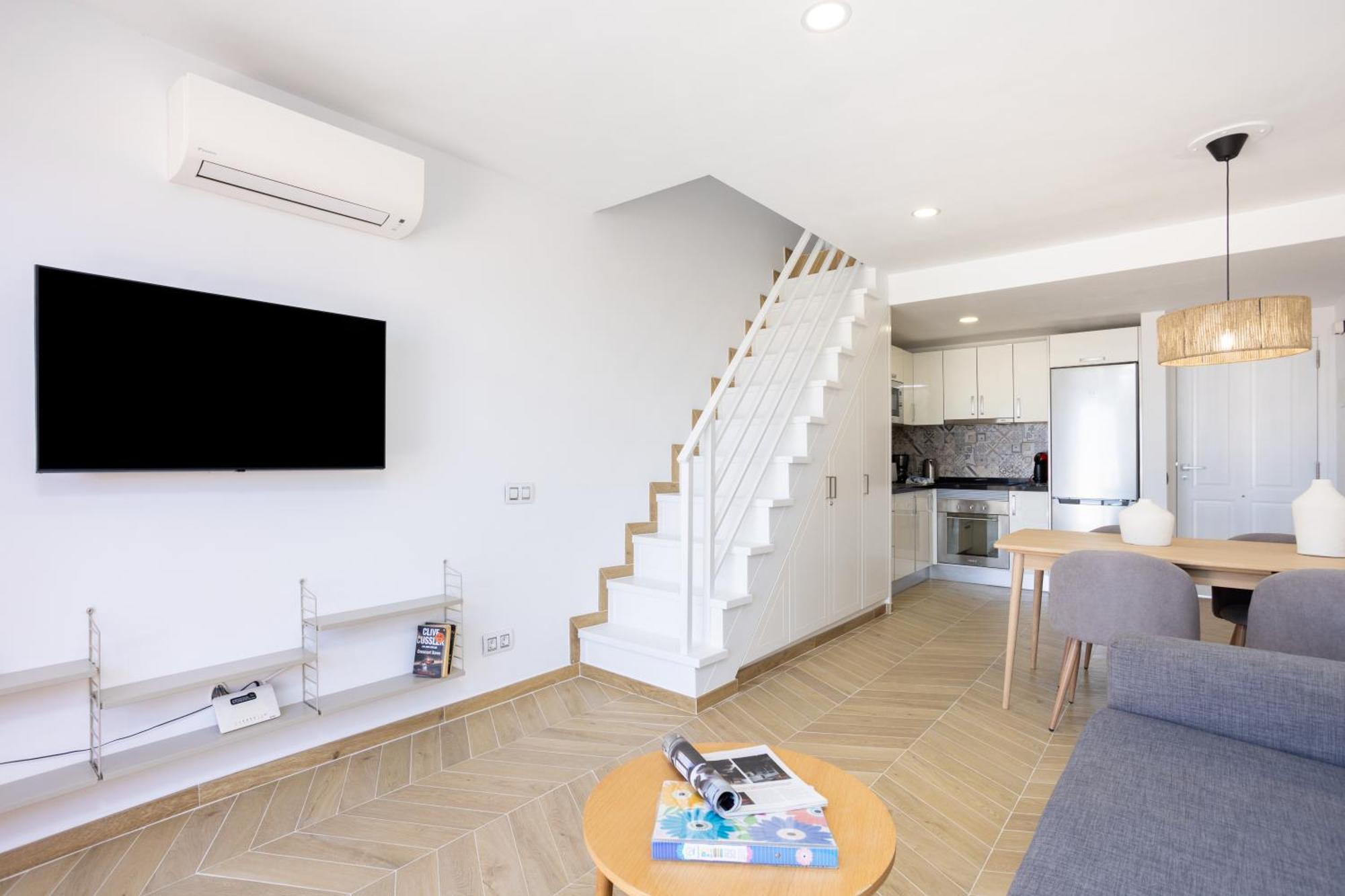 Appartement Playa Vistas 2 With Breathtaking Sea View, Only 100 M To The Sea, Heated Pool, Aircondition For A Fee, Wifi
