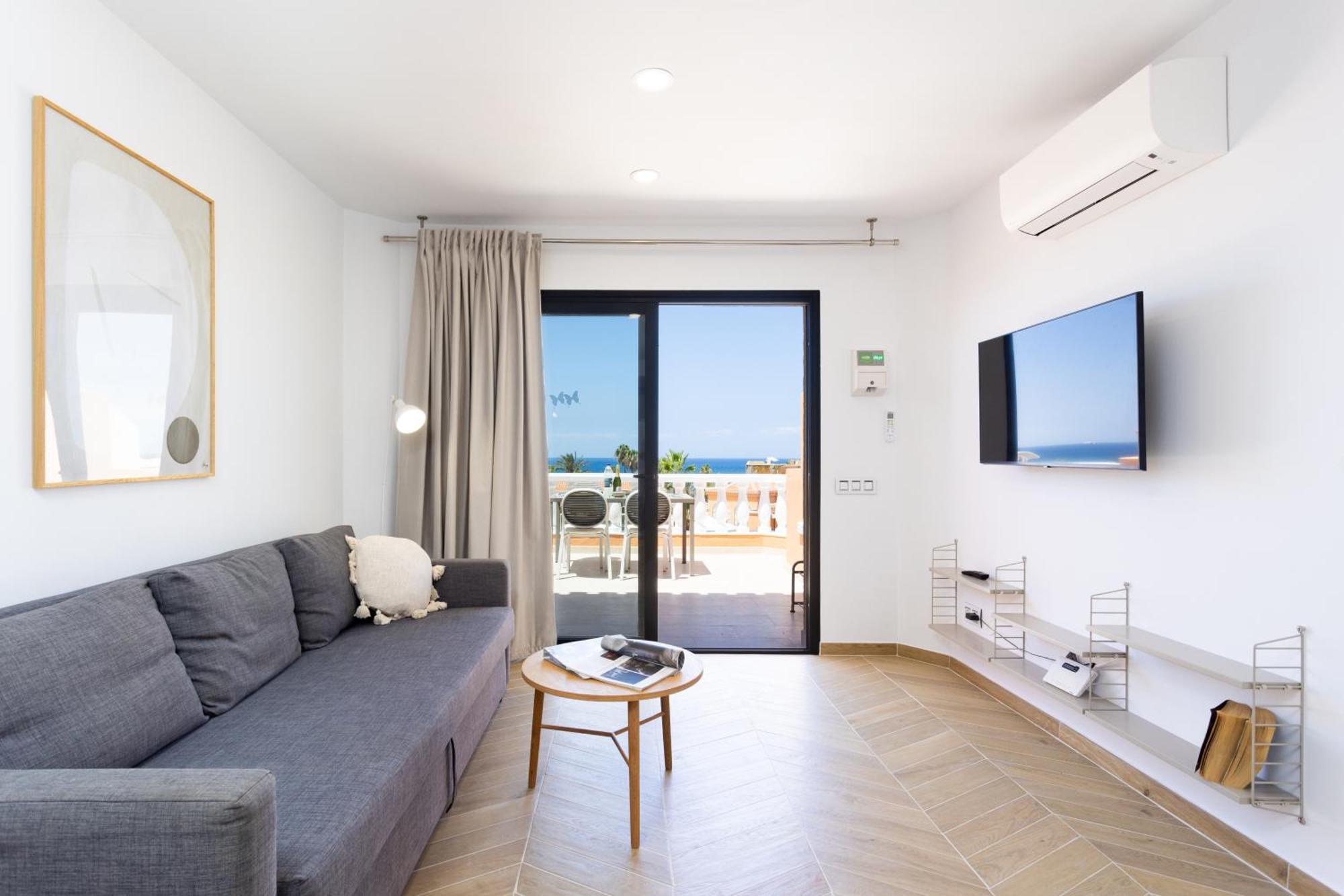 Playa Vistas 2 With Breathtaking Sea View, Only 100 M To The Sea, Heated Pool, Aircondition For A Fee, Wifi