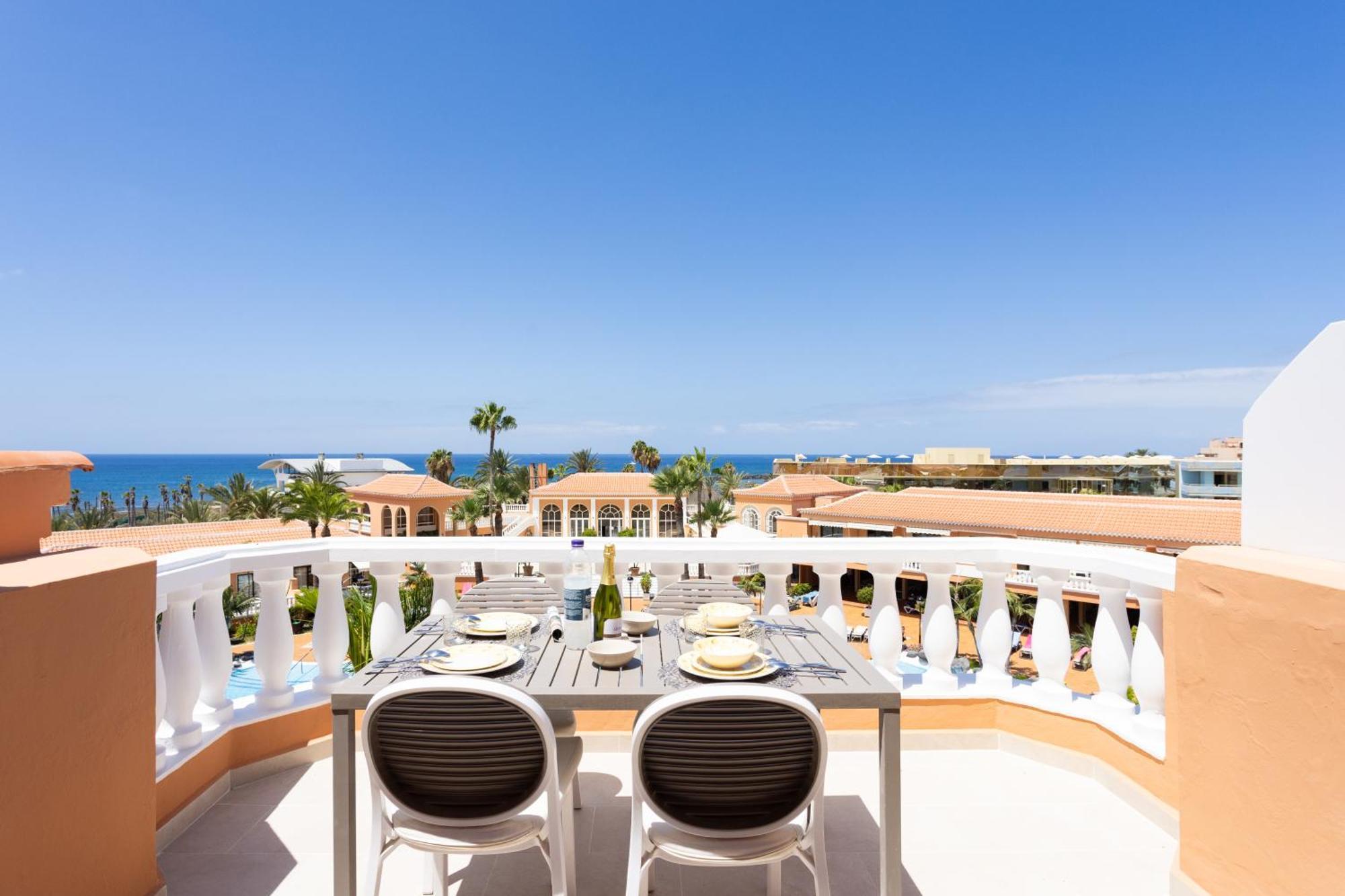 Playa Vistas 2 With Breathtaking Sea View, Only 100 M To The Sea, Heated Pool, Aircondition For A Fee, Wifi Playa de las Américas