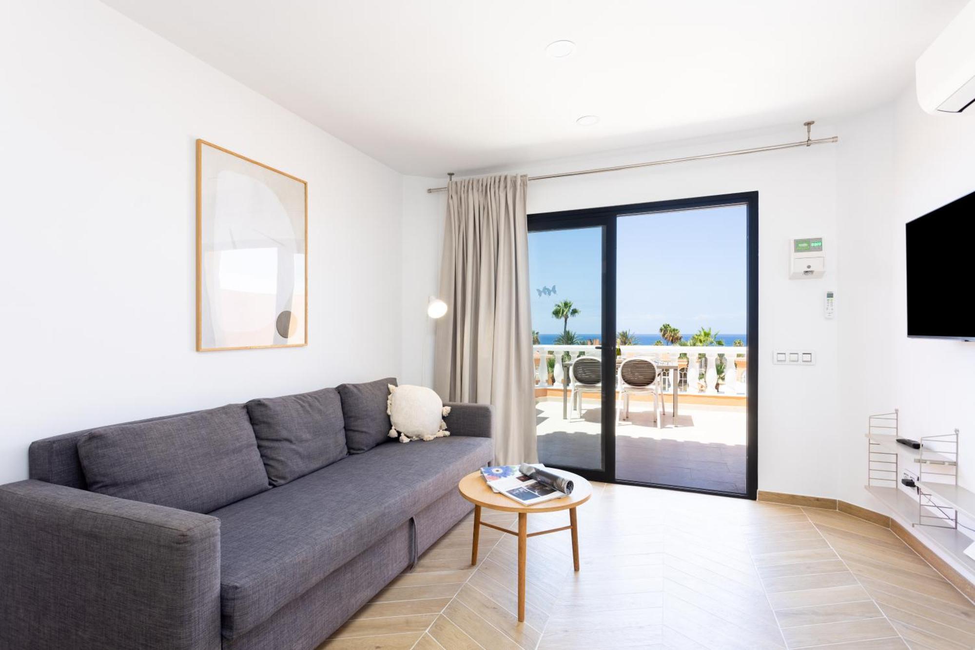Playa Vistas 2 With Breathtaking Sea View, Only 100 M To The Sea, Heated Pool, Aircondition For A Fee, Wifi