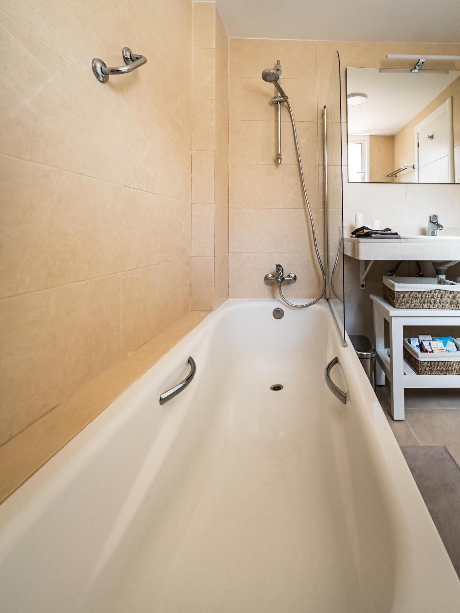 Apartment Luna - Ac, 2 Pools, Panoramic Ocean, Private Garage, Fibre Net