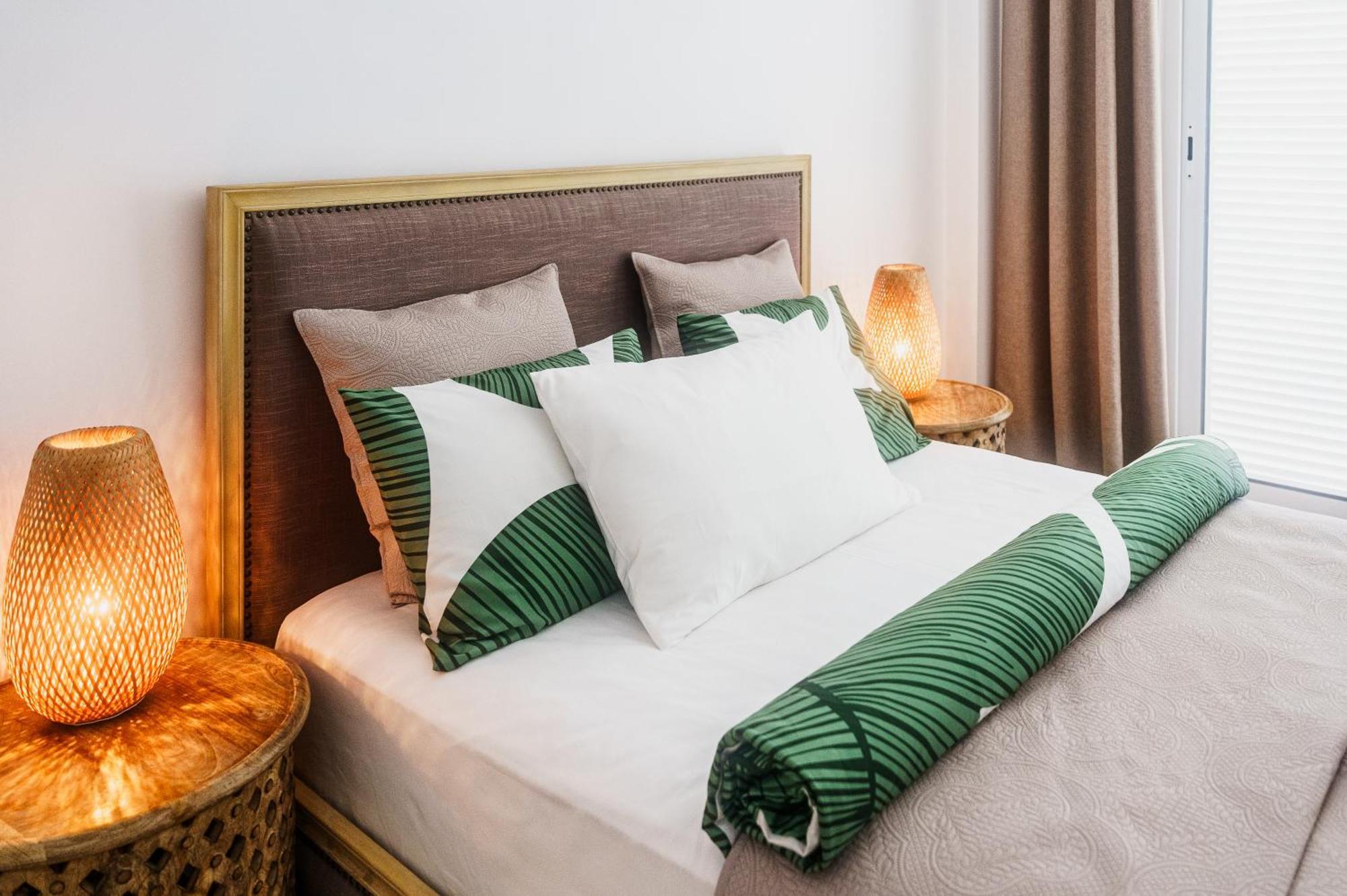Luna - Ac, 2 Pools, Panoramic Ocean, Private Garage, Fibre Net Apartment *