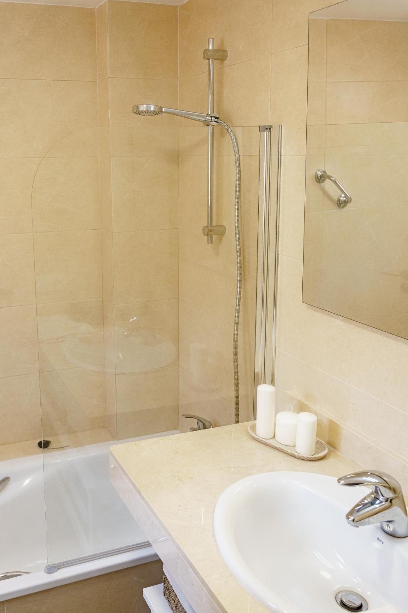 Apartment Luna - Ac, 2 Pools, Panoramic Ocean, Private Garage, Fibre Net *