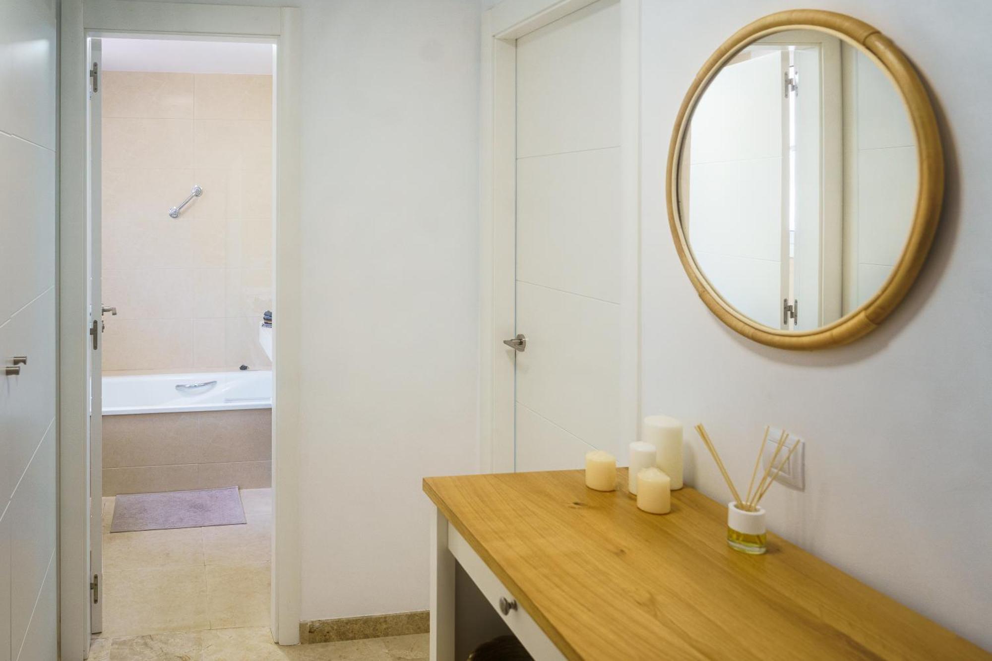 Apartment Luna - Ac, 2 Pools, Panoramic Ocean, Private Garage, Fibre Net