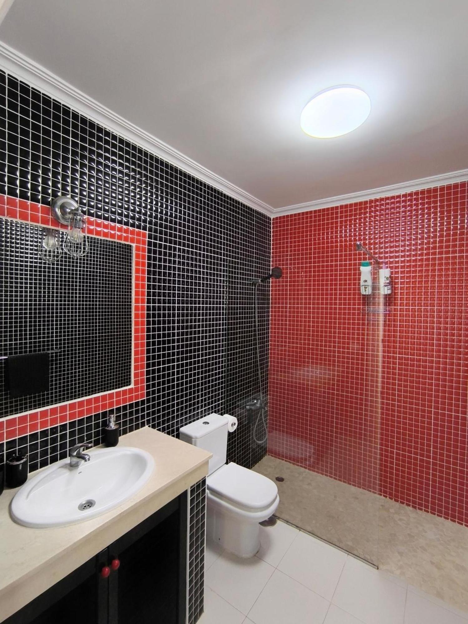 Beautiful - 4 Bedrooms, Heated Pool, Fibre Net, 2 Priv Car Park Places, Tv Channels