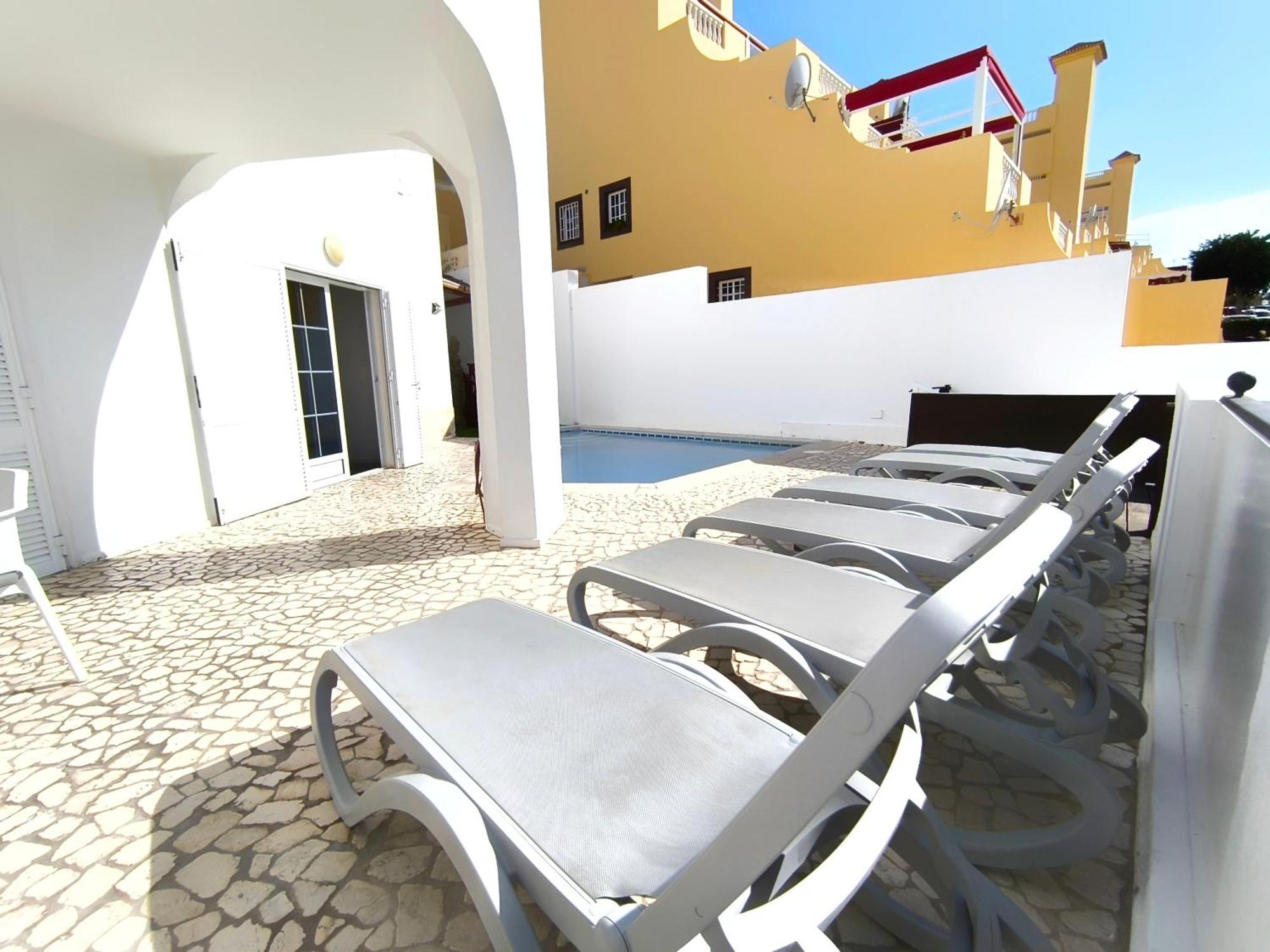 Villa Beautiful - 4 Bedrooms, Heated Pool, Fibre Net, 2 Priv Car Park Places, Tv Channels