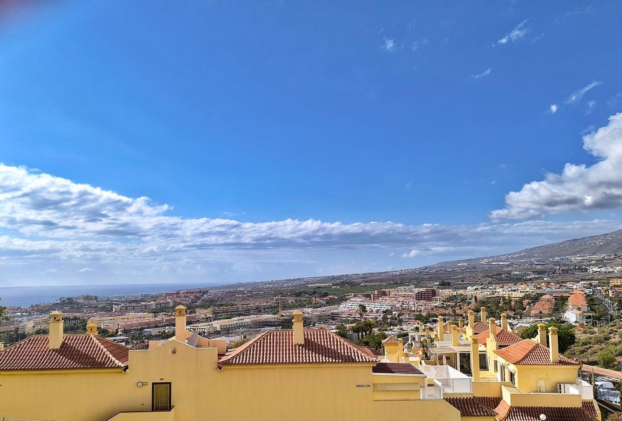 Beautiful - 4 Bedrooms, Heated Pool, Fibre Net, 2 Priv Car Park Places, Tv Channels Villa Costa Adeje (Tenerife)