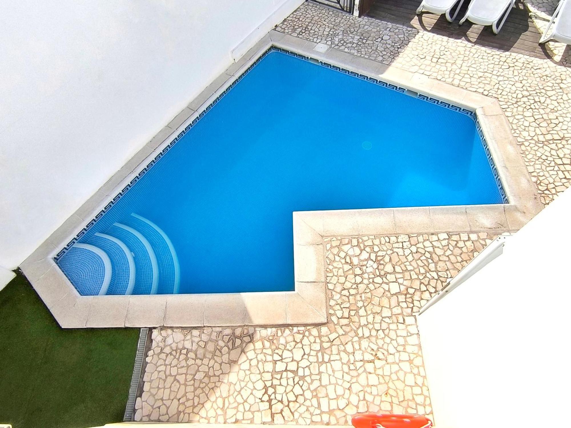 Beautiful - 4 Bedrooms, Heated Pool, Fibre Net, 2 Priv Car Park Places, Tv Channels *