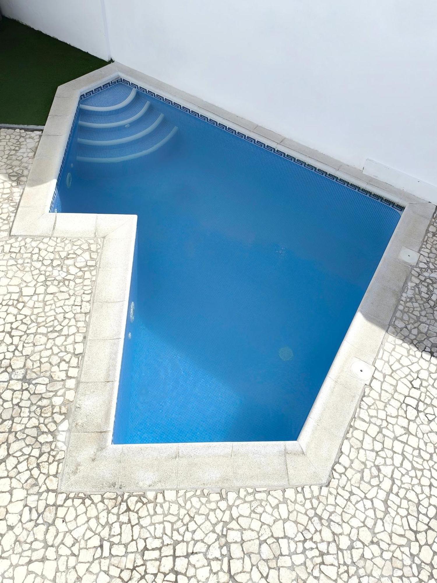 Beautiful - 4 Bedrooms, Heated Pool, Fibre Net, 2 Priv Car Park Places, Tv Channels Villa