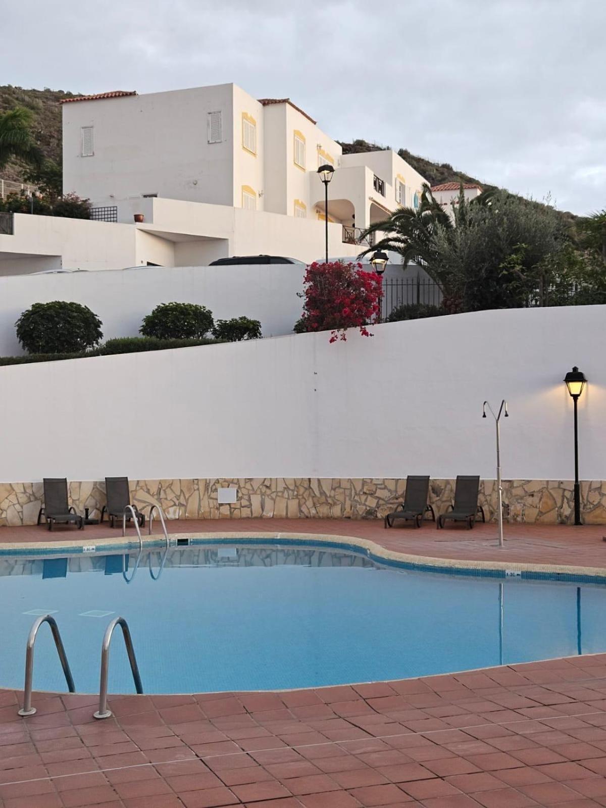 Topfloor Corner Panoramics Views & Pools Apartment *
