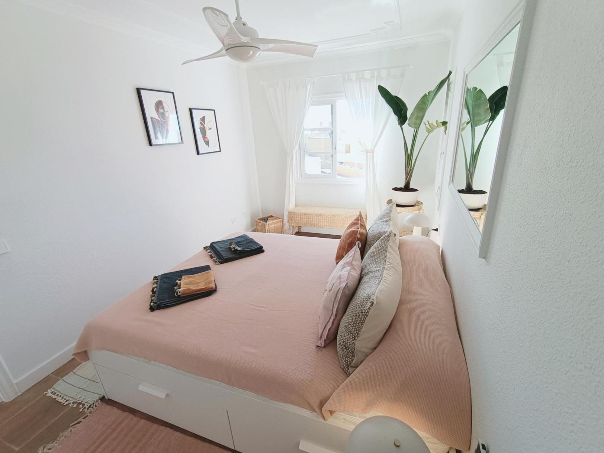 Topfloor Corner Panoramics Views & Pools Apartment