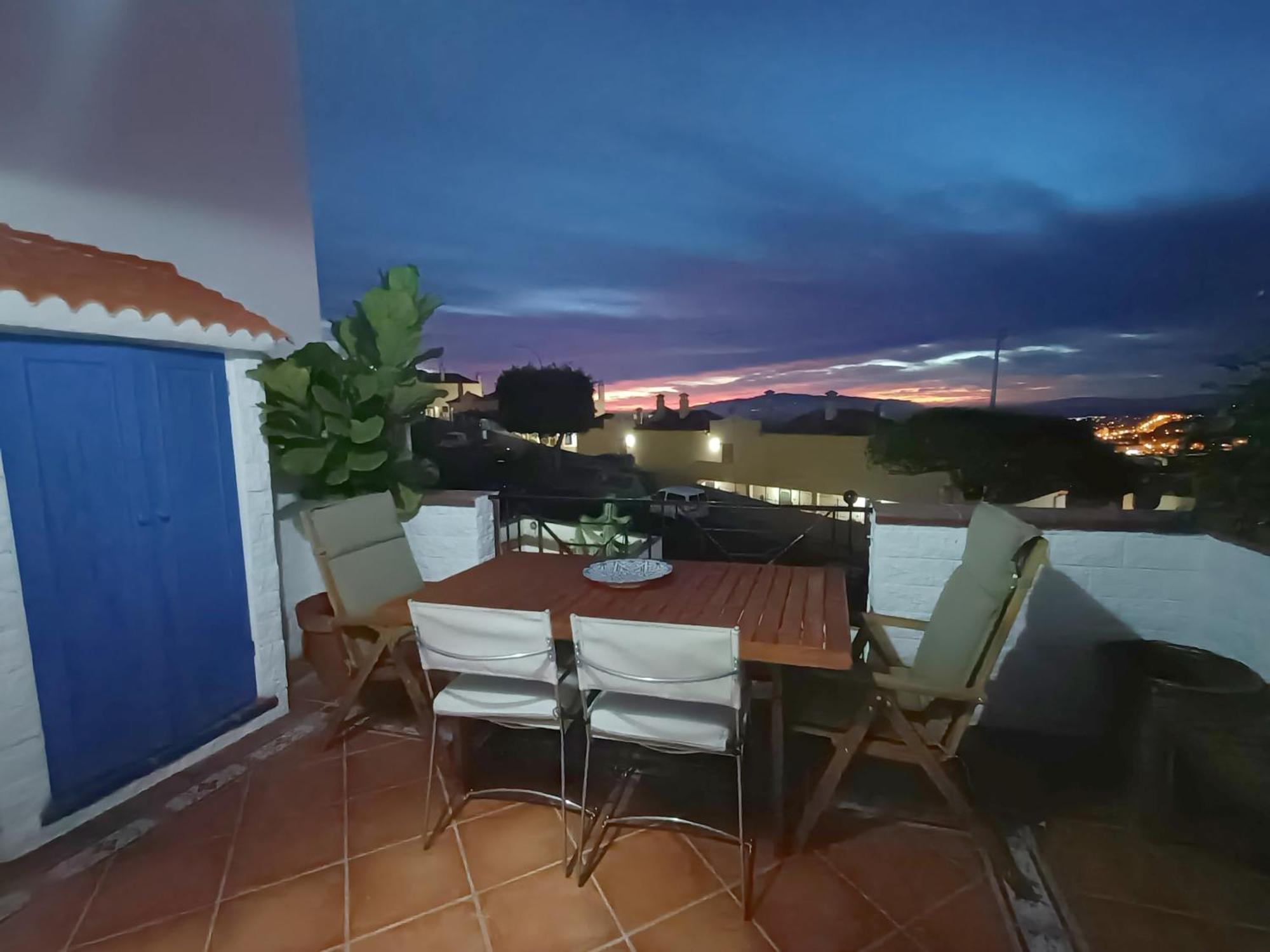 Topfloor Corner Panoramics Views & Pools Apartment *