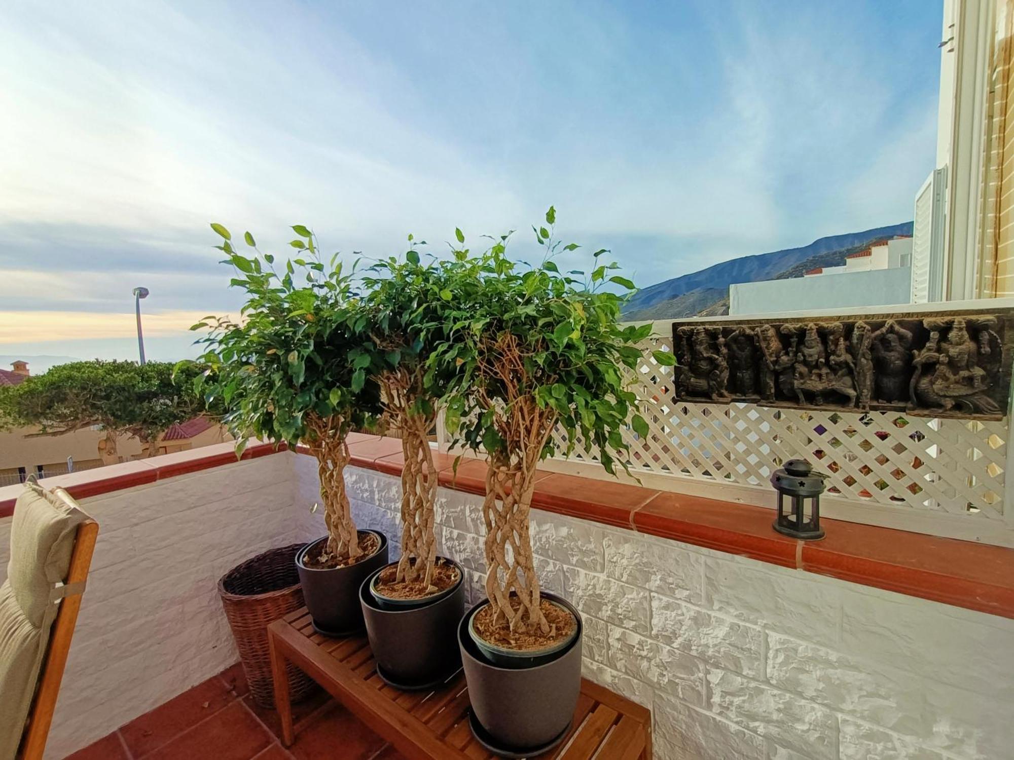 Topfloor Corner Panoramics Views & Pools Apartment *