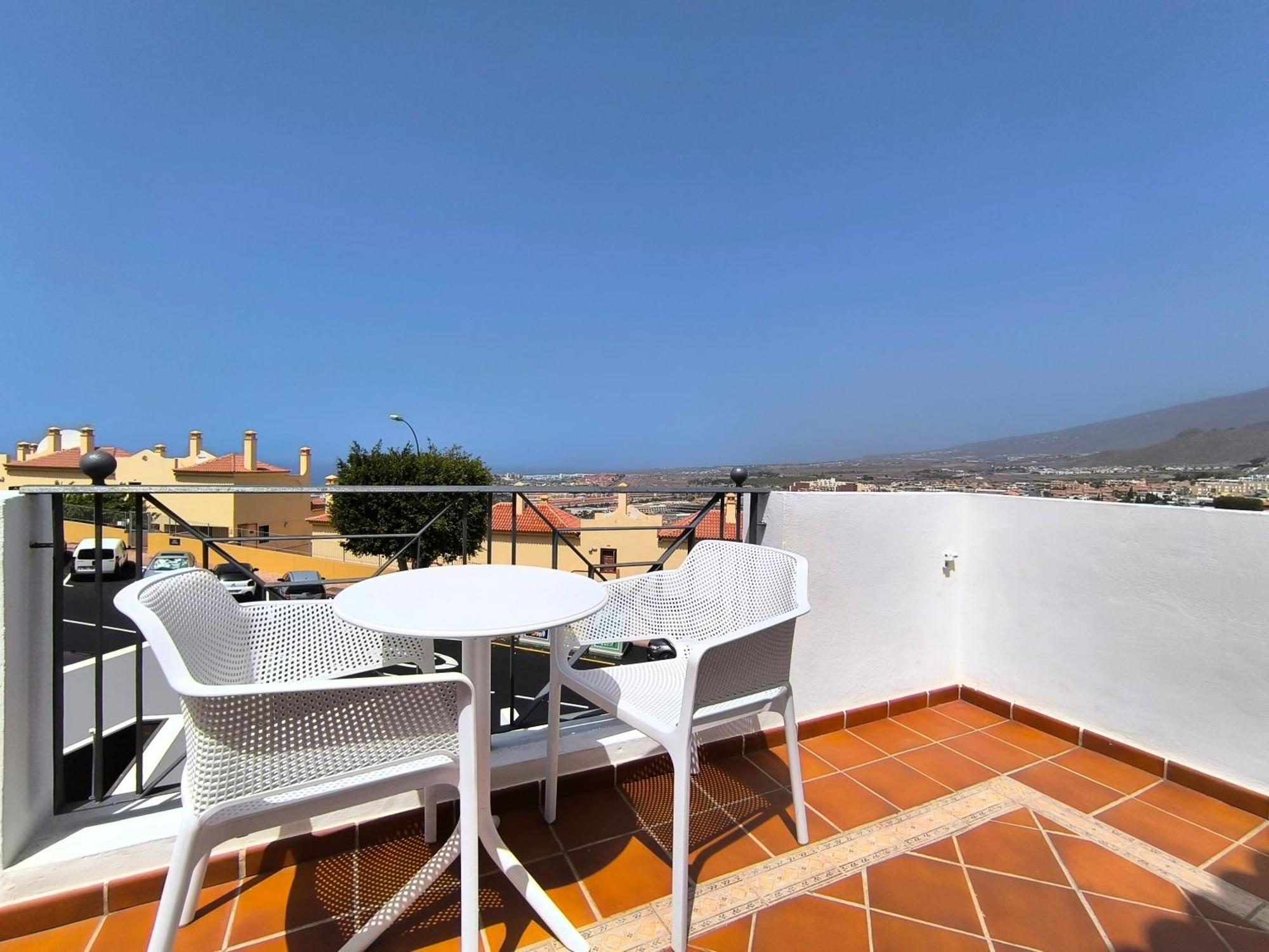 Beautiful - 4 Bedrooms, Heated Pool, Fibre Net, 2 Priv Car Park Places, Tv Channels *