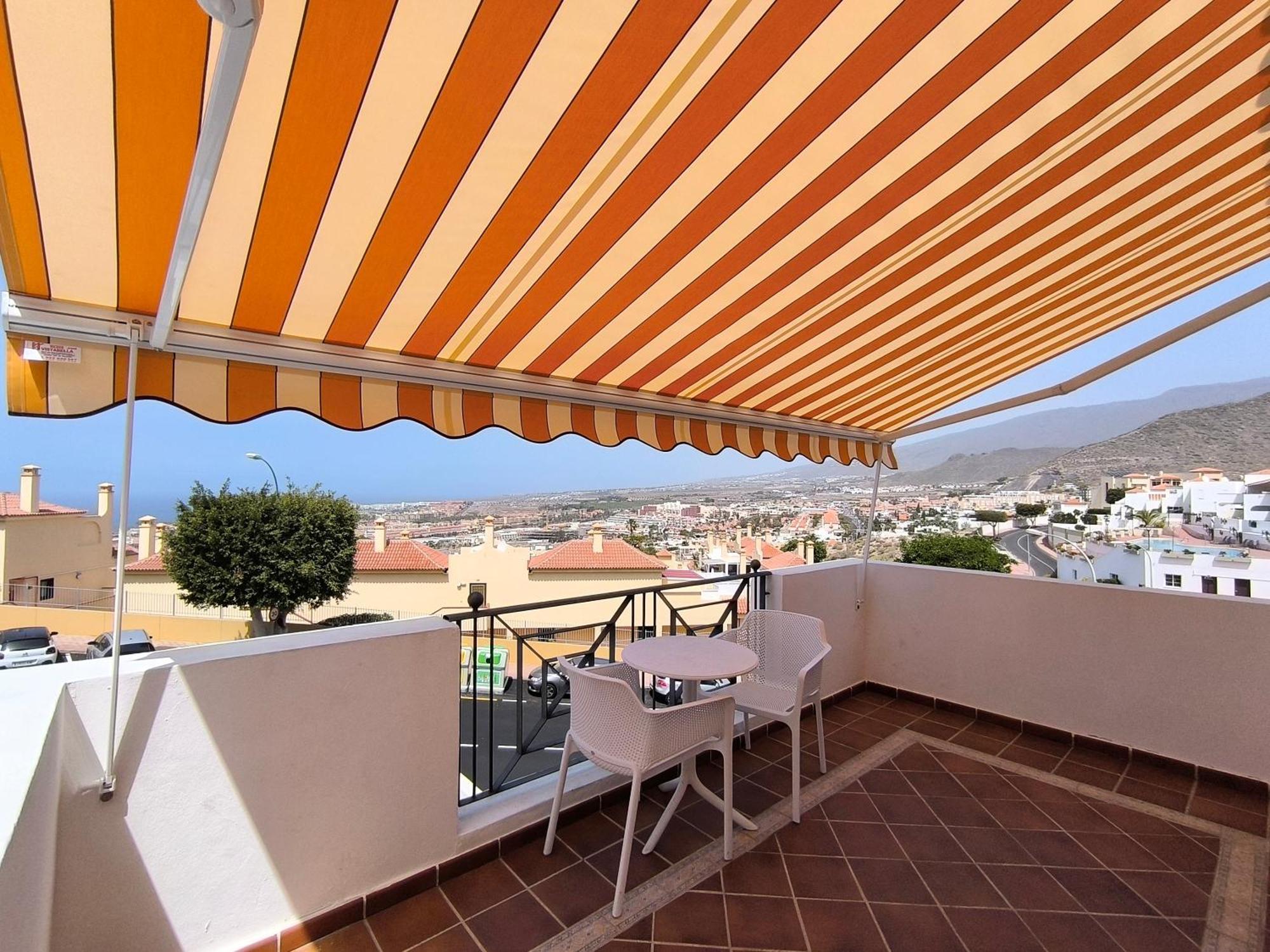Beautiful - 4 Bedrooms, Heated Pool, Fibre Net, 2 Priv Car Park Places, Tv Channels * Costa Adeje (Tenerife)