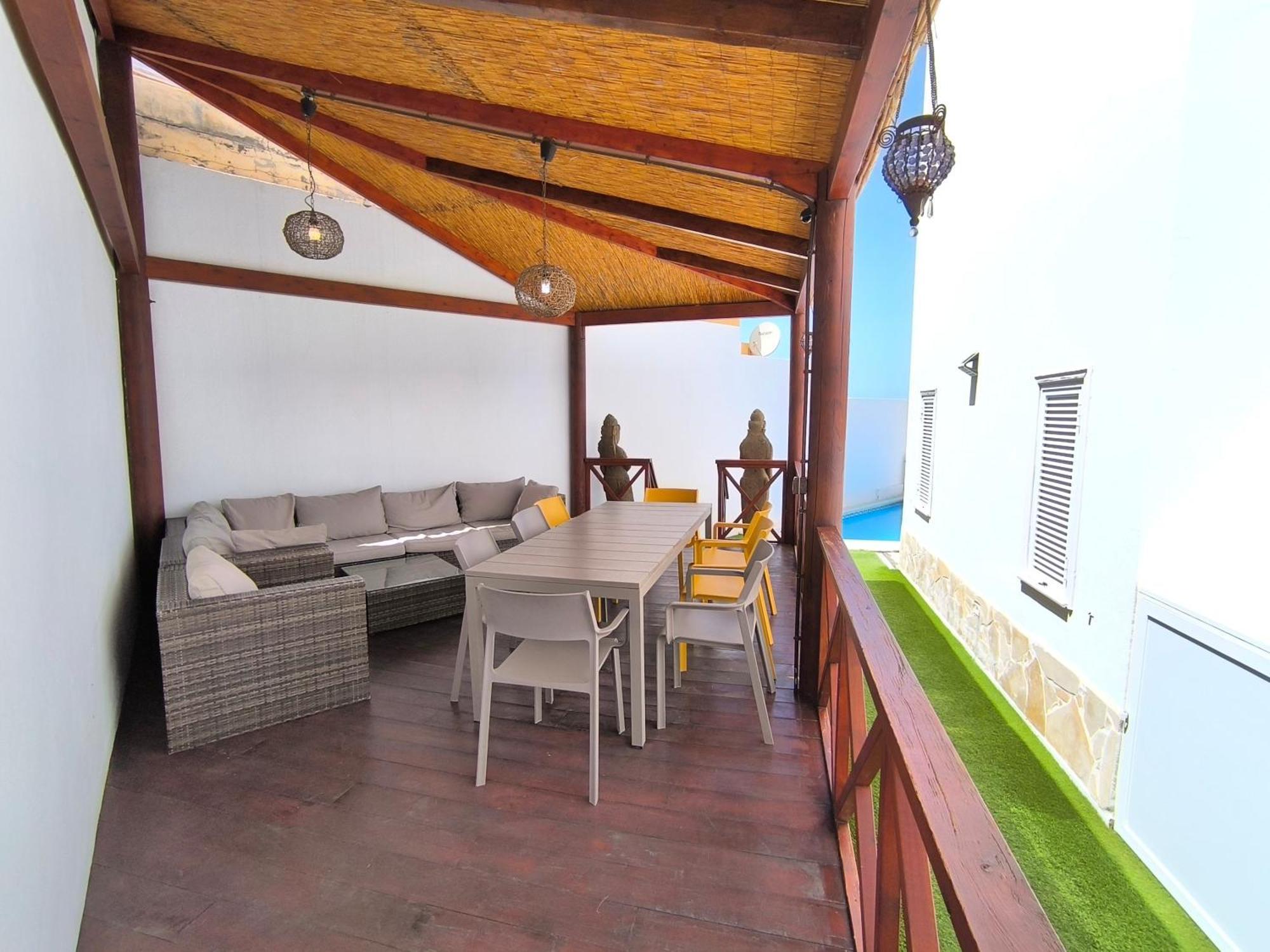 Beautiful - 4 Bedrooms, Heated Pool, Fibre Net, 2 Priv Car Park Places, Tv Channels *