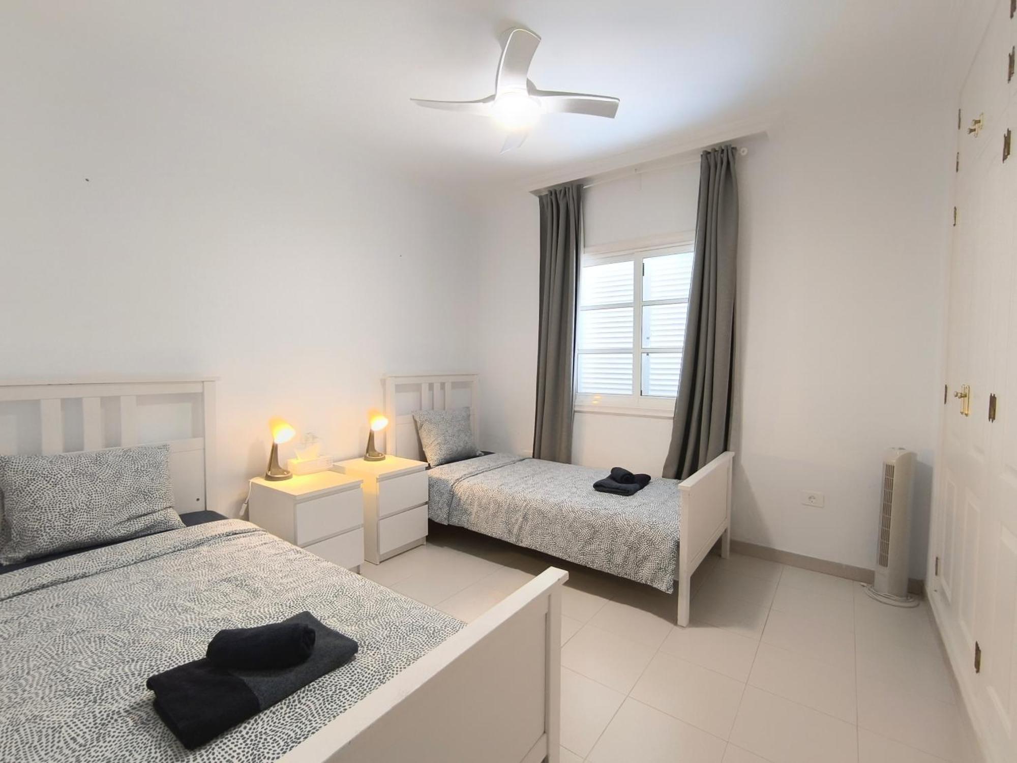 Beautiful - 4 Bedrooms, Heated Pool, Fibre Net, 2 Priv Car Park Places, Tv Channels Villa