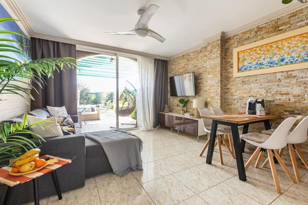 Beachfront Private In Pueblo Torviscas Sunset Harbour Costa Adeje (Tenerife)